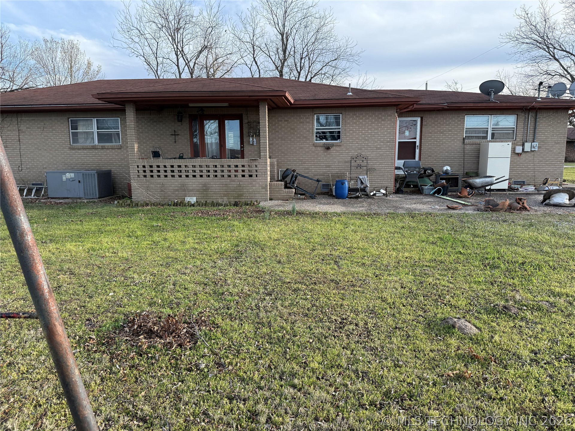 720 W Young Street Property Photo 3