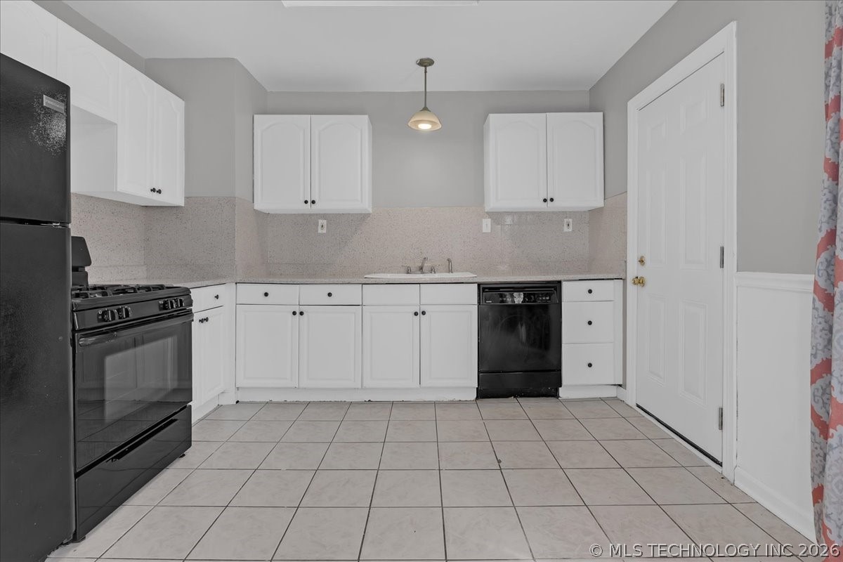 848 N 67th East Avenue Property Photo 10