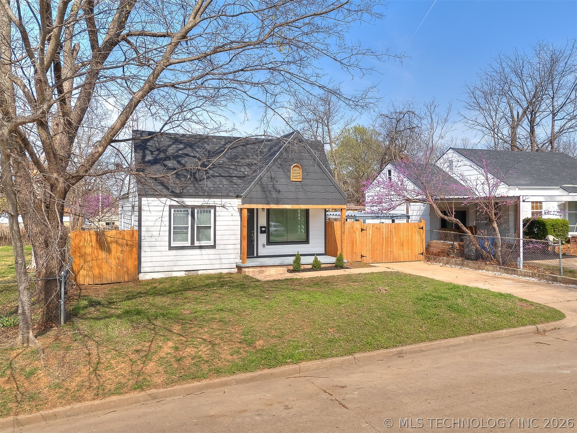 3911 E Admiral Court Property Photo 1