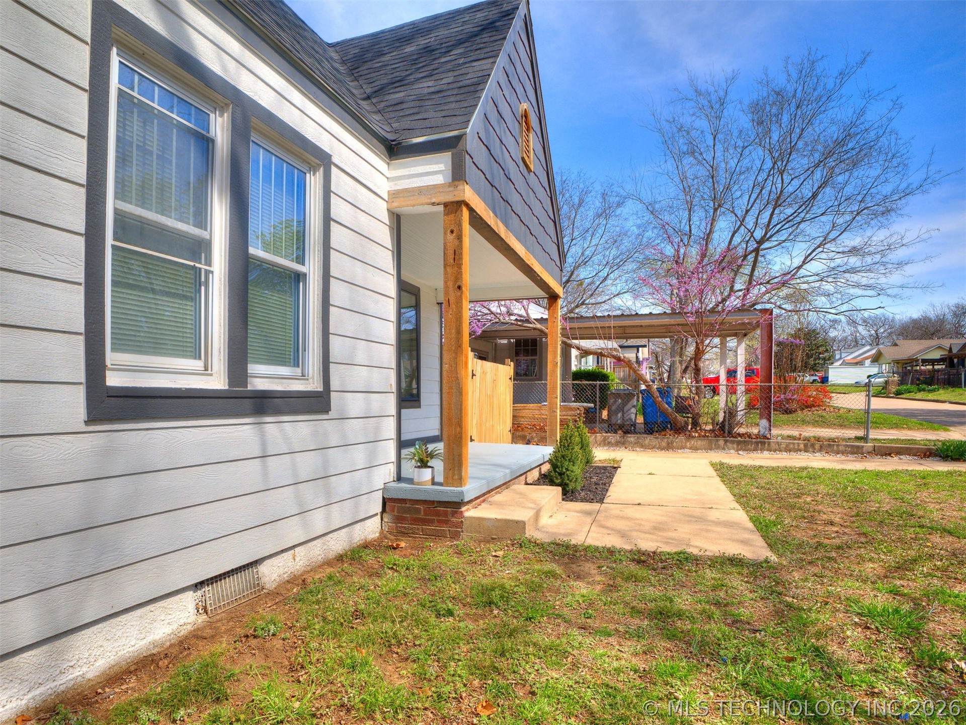 3911 E Admiral Court Property Photo 4