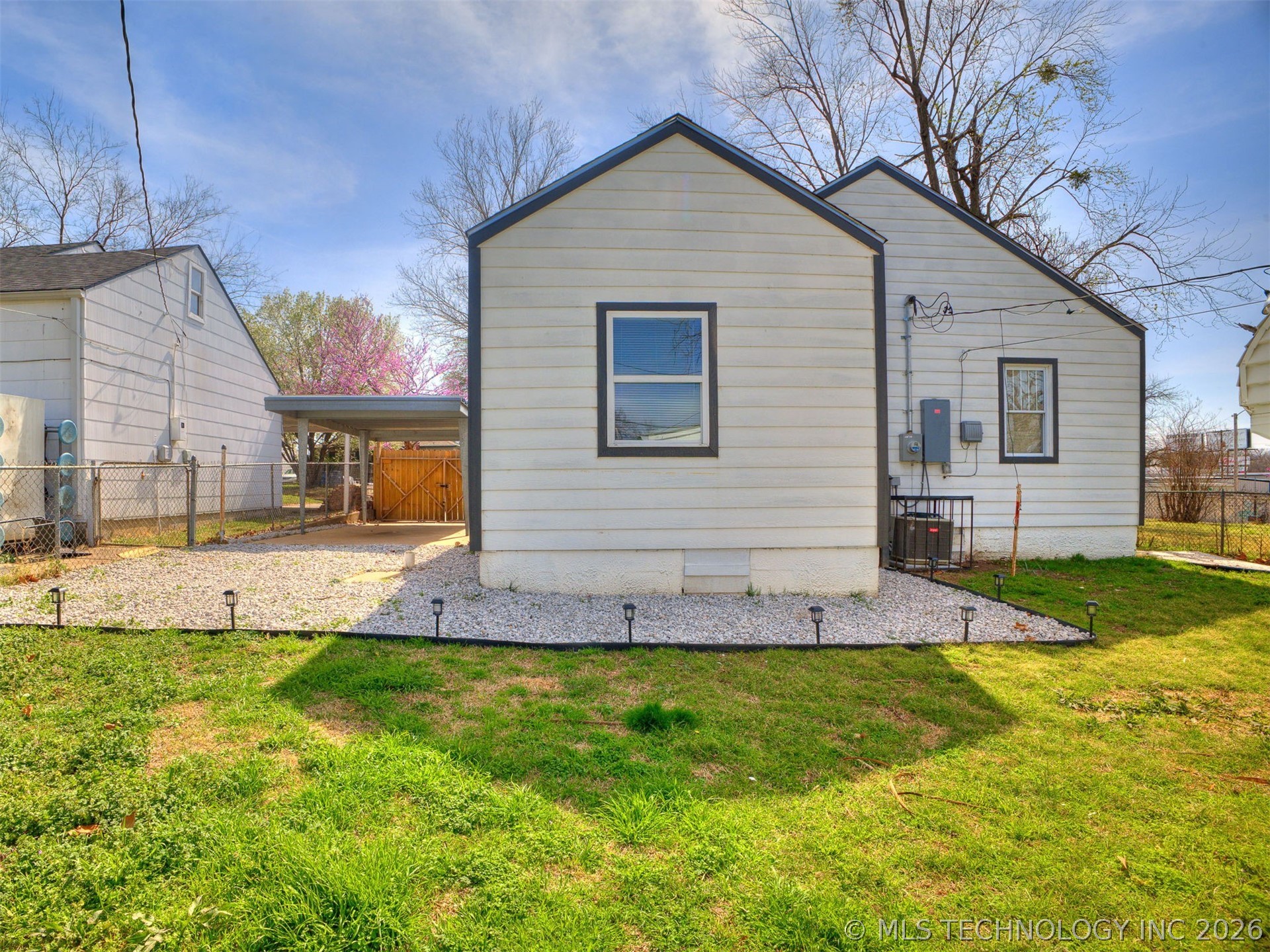 3911 E Admiral Court Property Photo 7