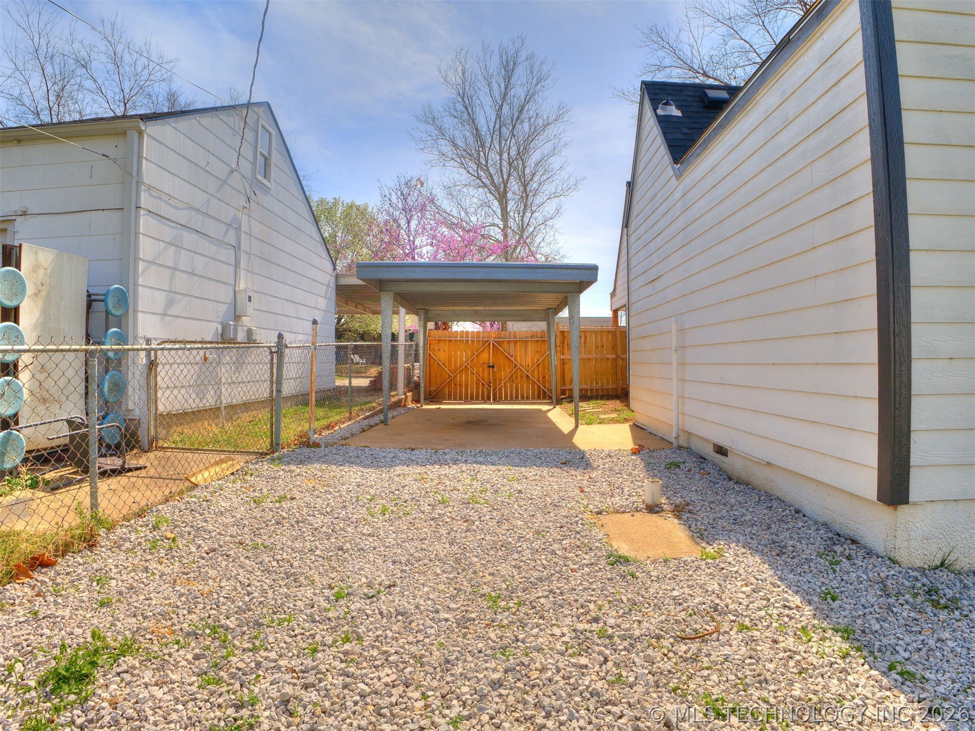 3911 E Admiral Court Property Photo 8