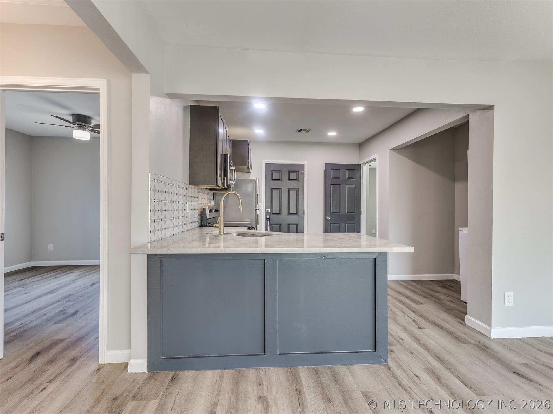 3911 E Admiral Court Property Photo 16