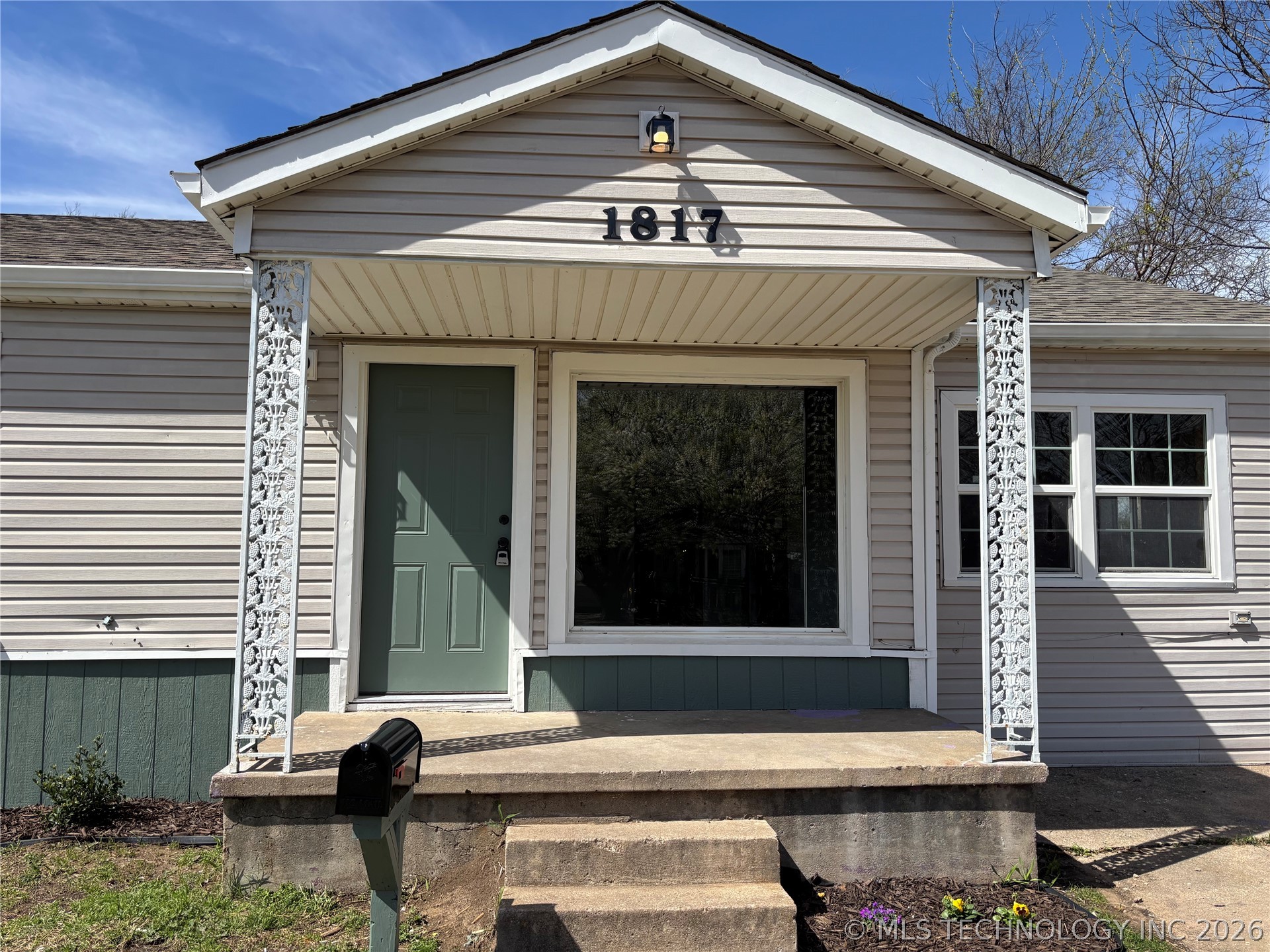 1817 Comanche Property Photo 2