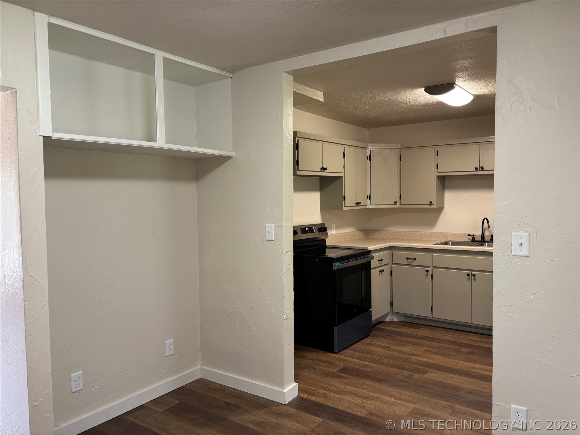 1817 Comanche Property Photo 8