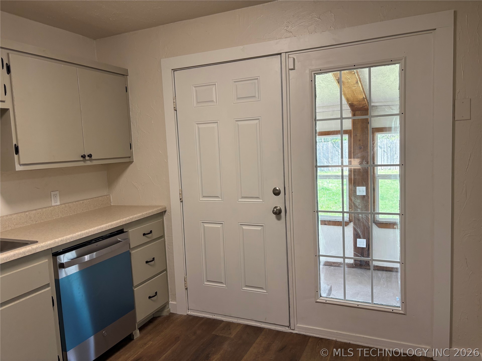 1817 Comanche Property Photo 12