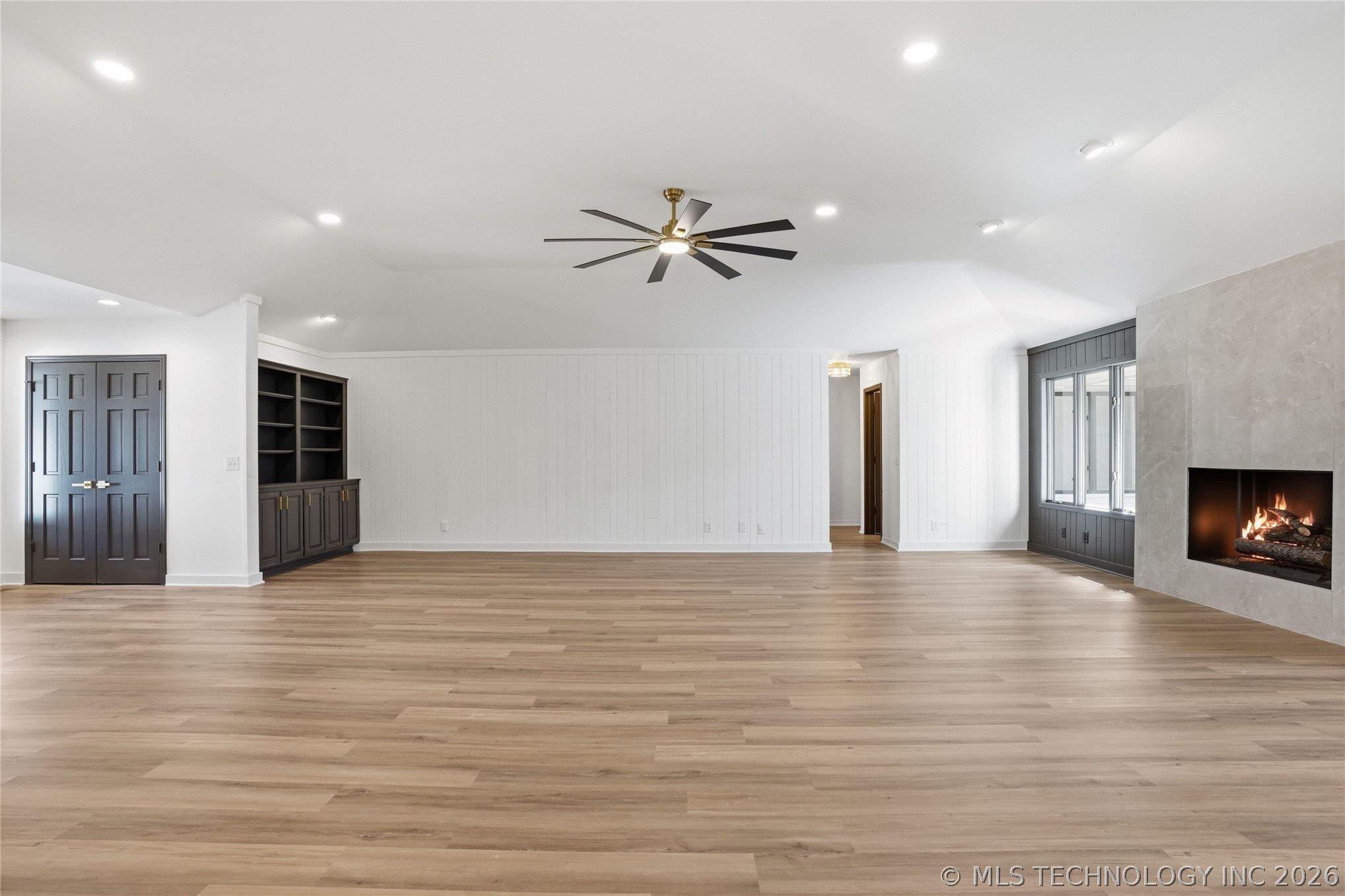 2425 E 53rd Street Property Photo 8