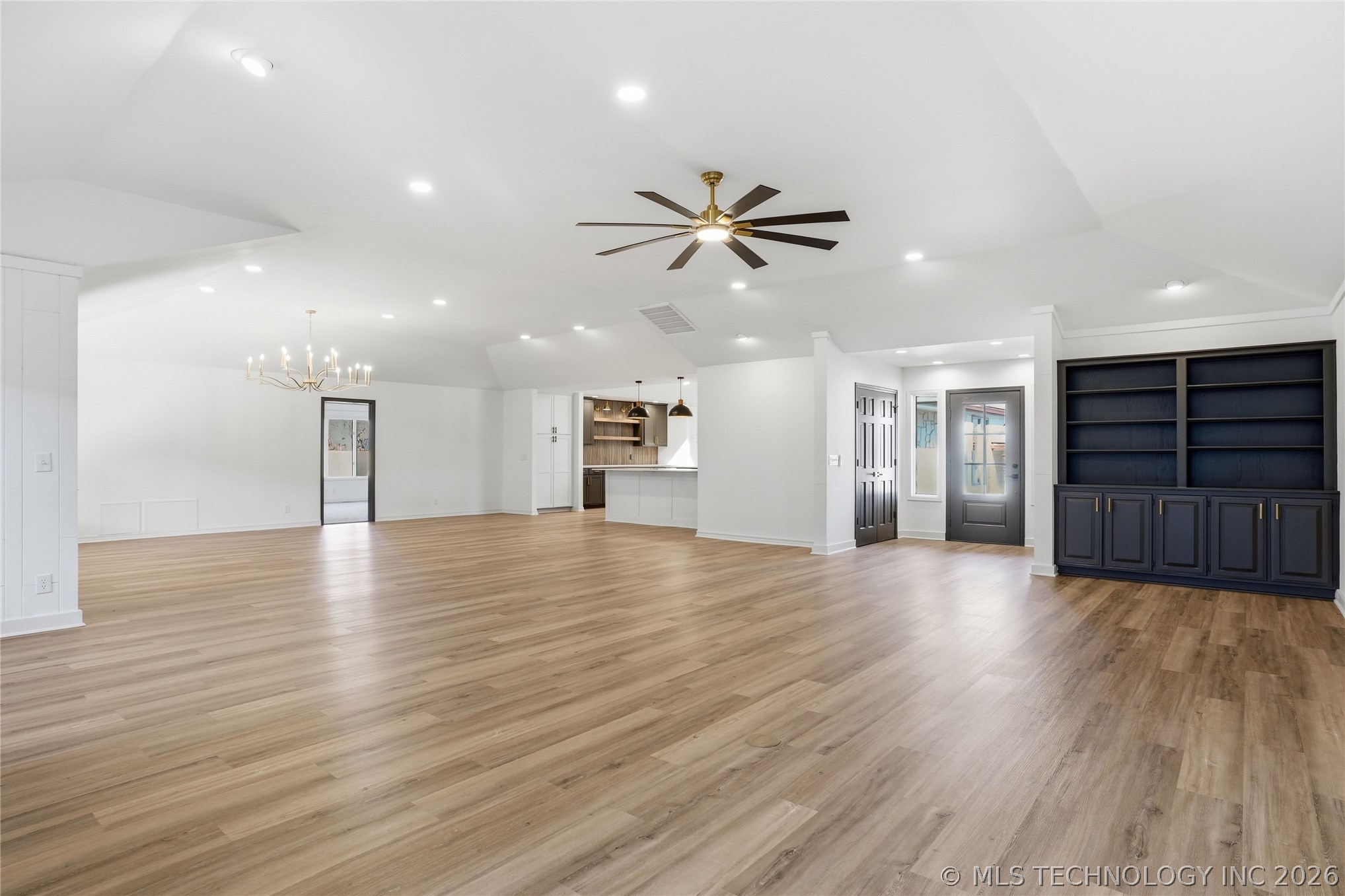2425 E 53rd Street Property Photo 9