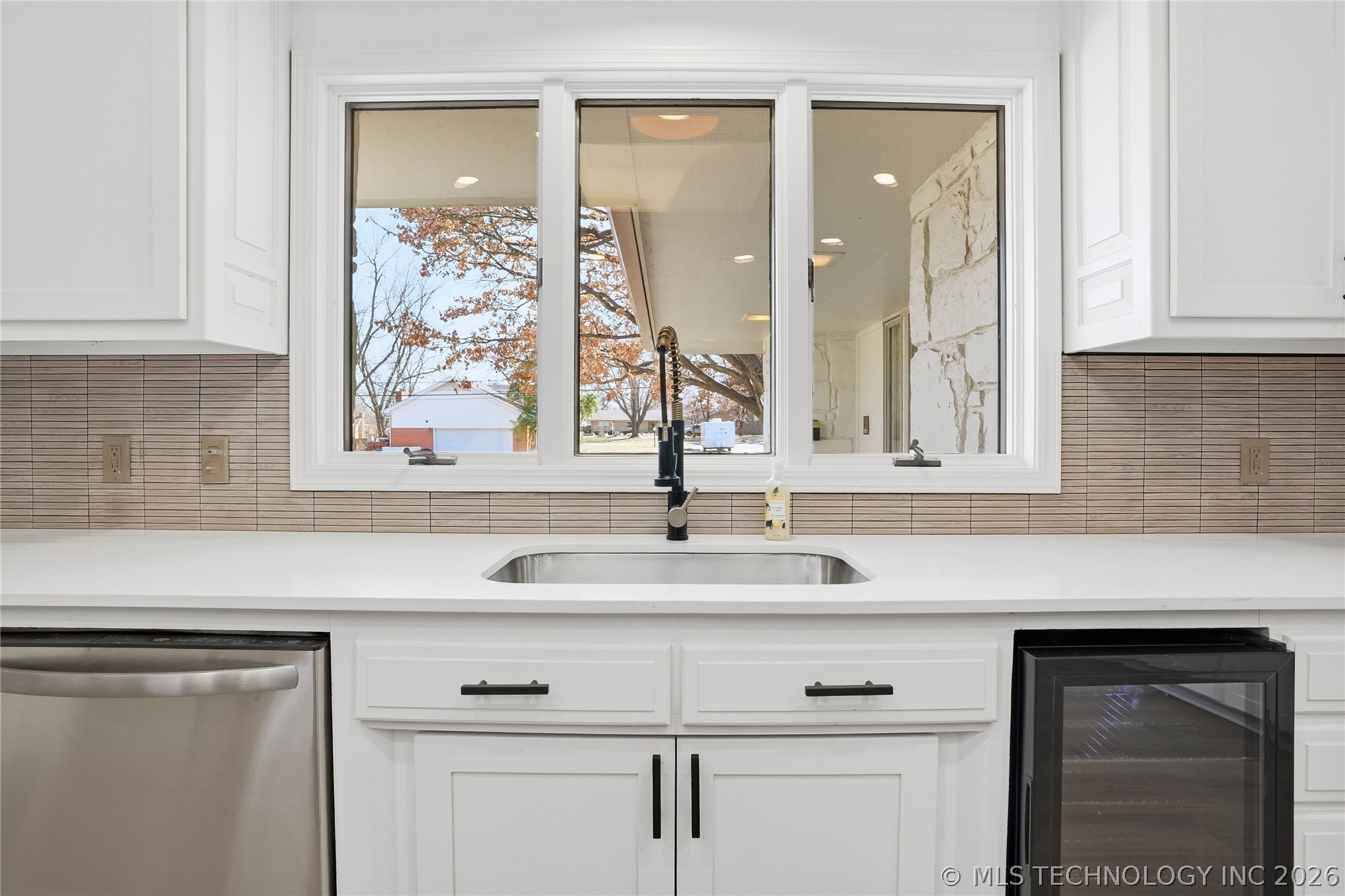 2425 E 53rd Street Property Photo 15