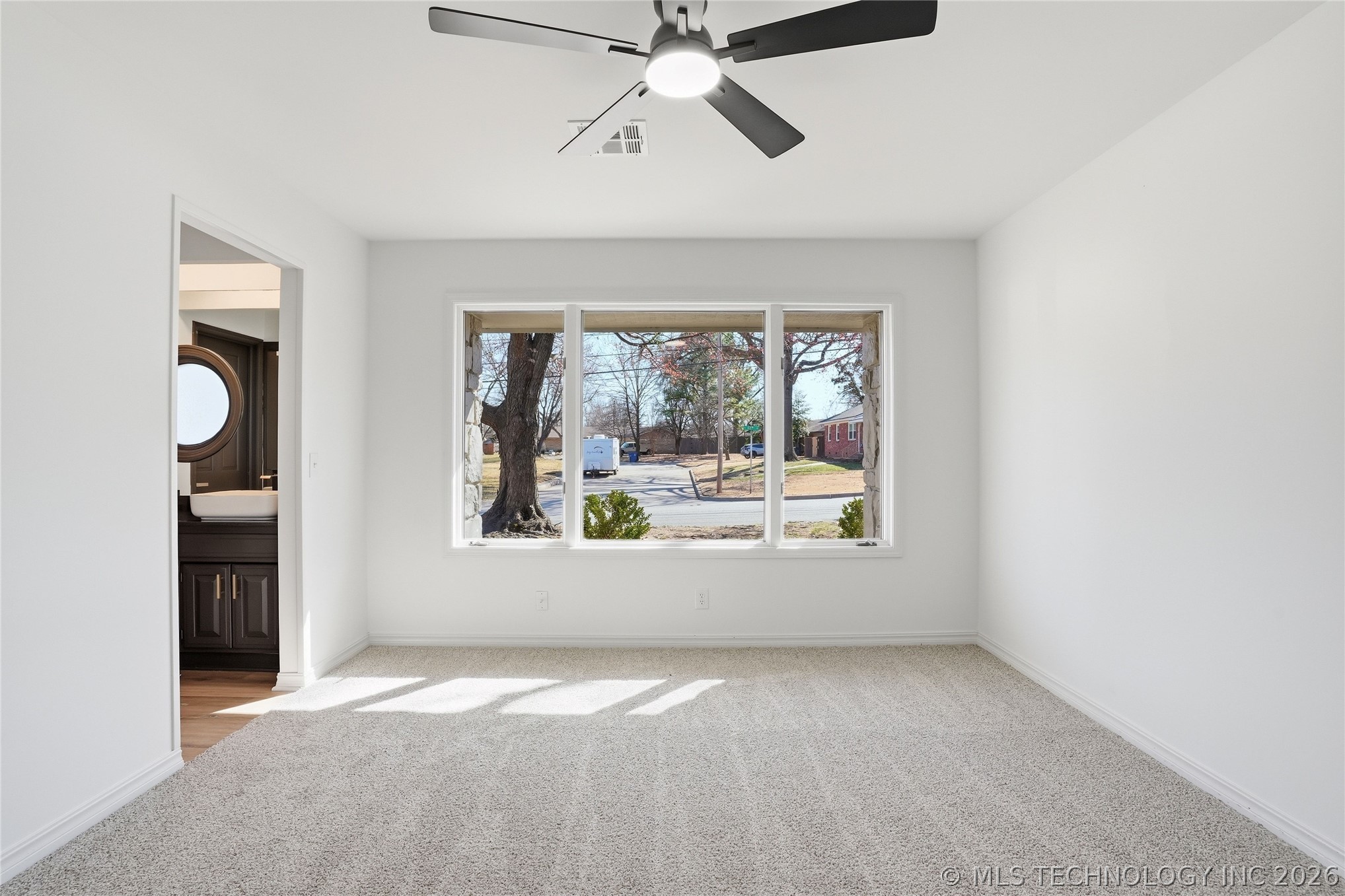 2425 E 53rd Street Property Photo 30