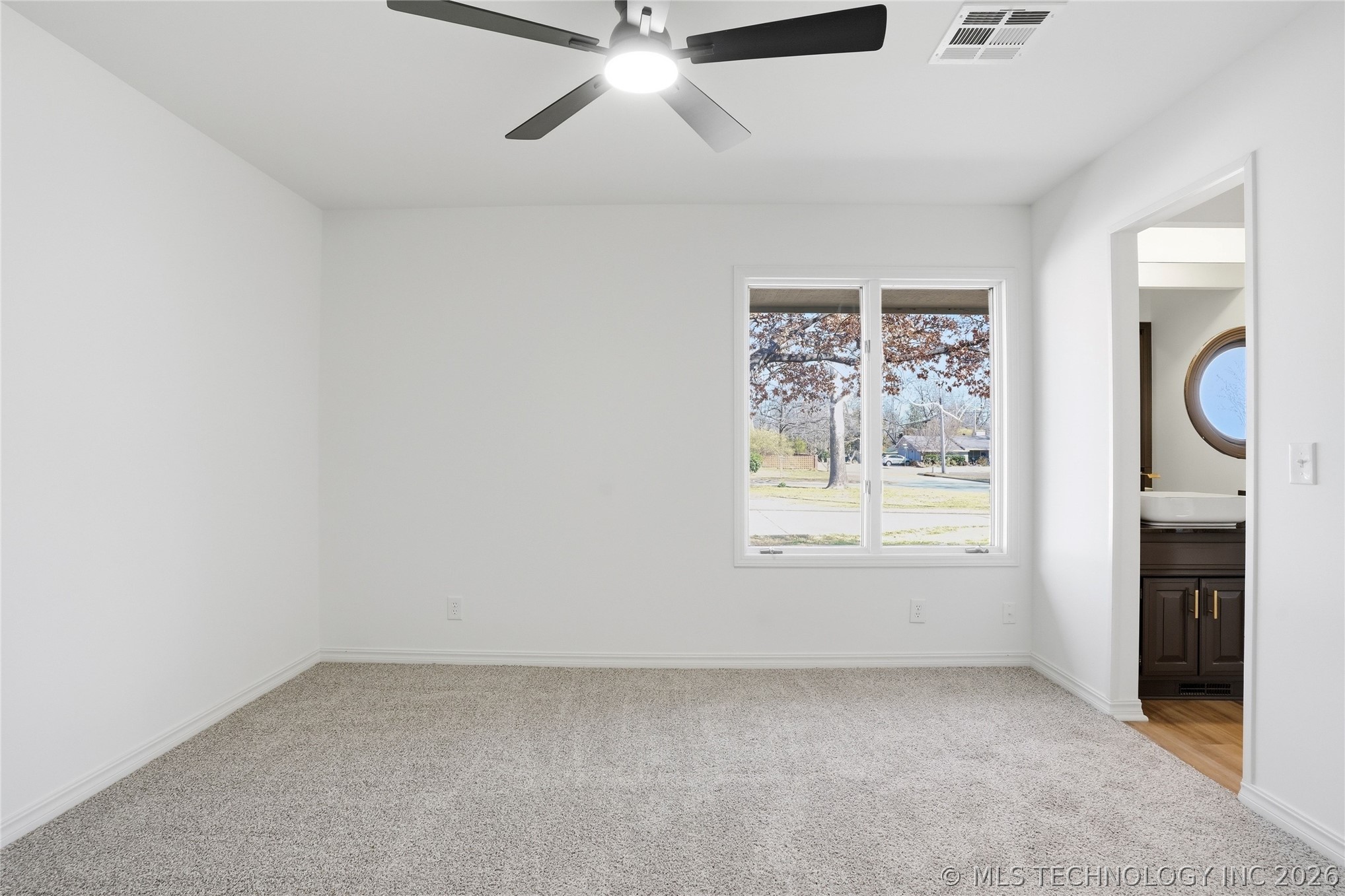 2425 E 53rd Street Property Photo 35