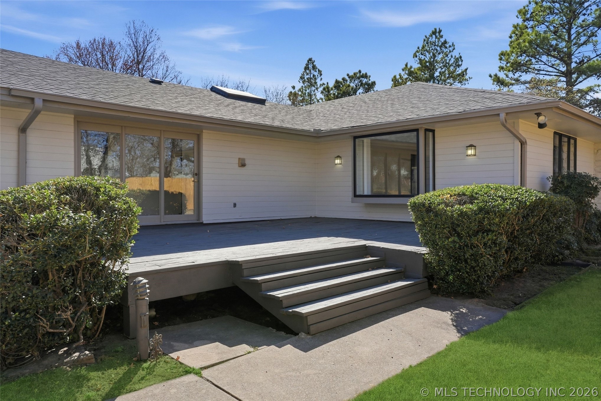 2425 E 53rd Street Property Photo 43