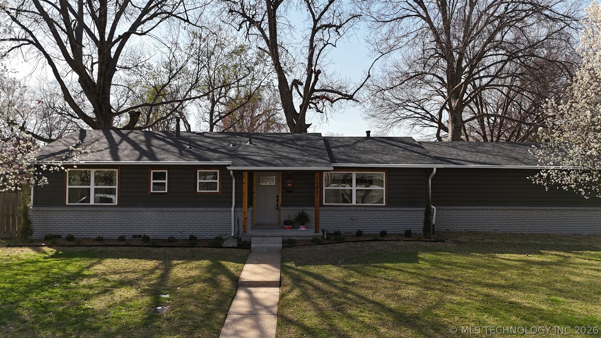 5302 S Saint Louis Avenue Property Photo 2