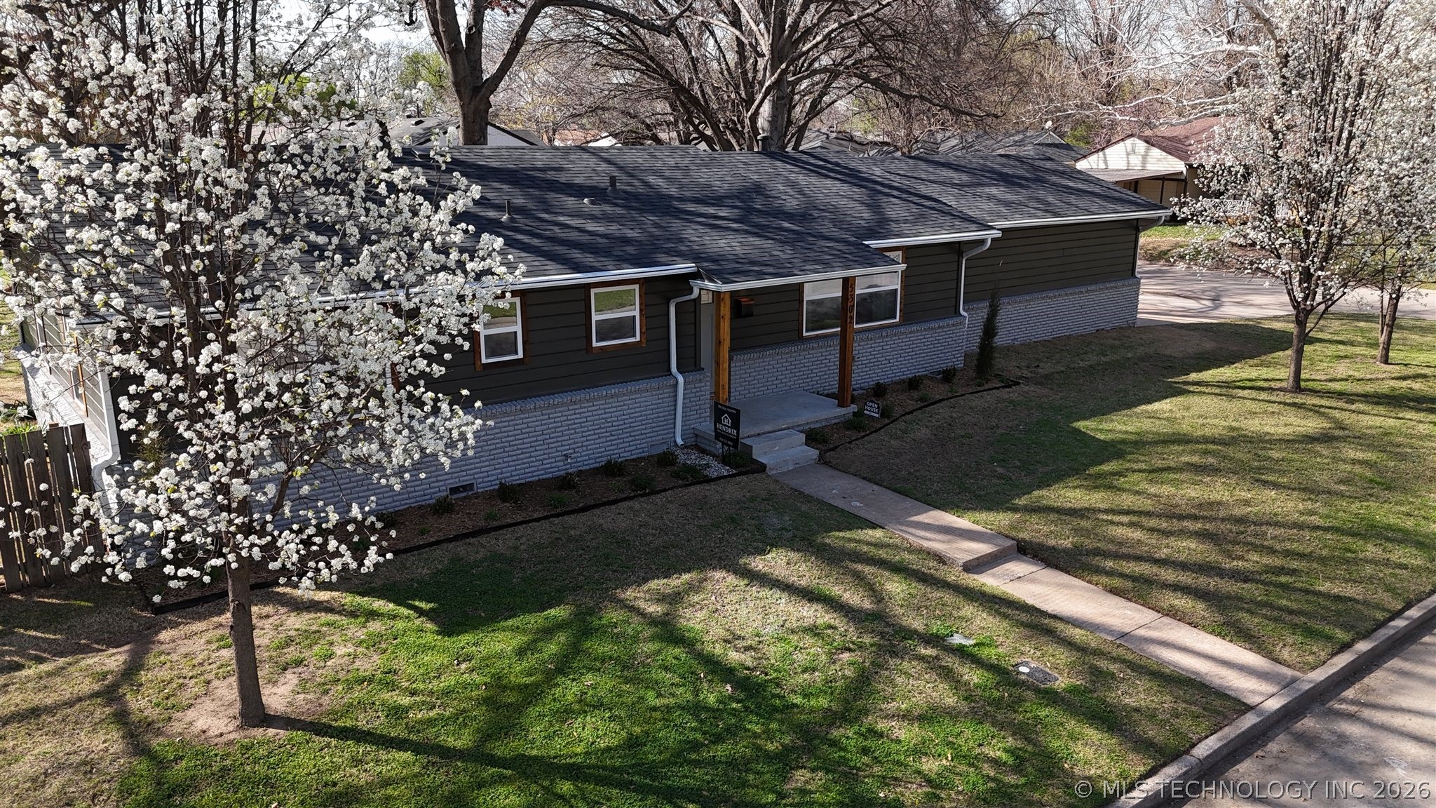 5302 S Saint Louis Avenue Property Photo 3
