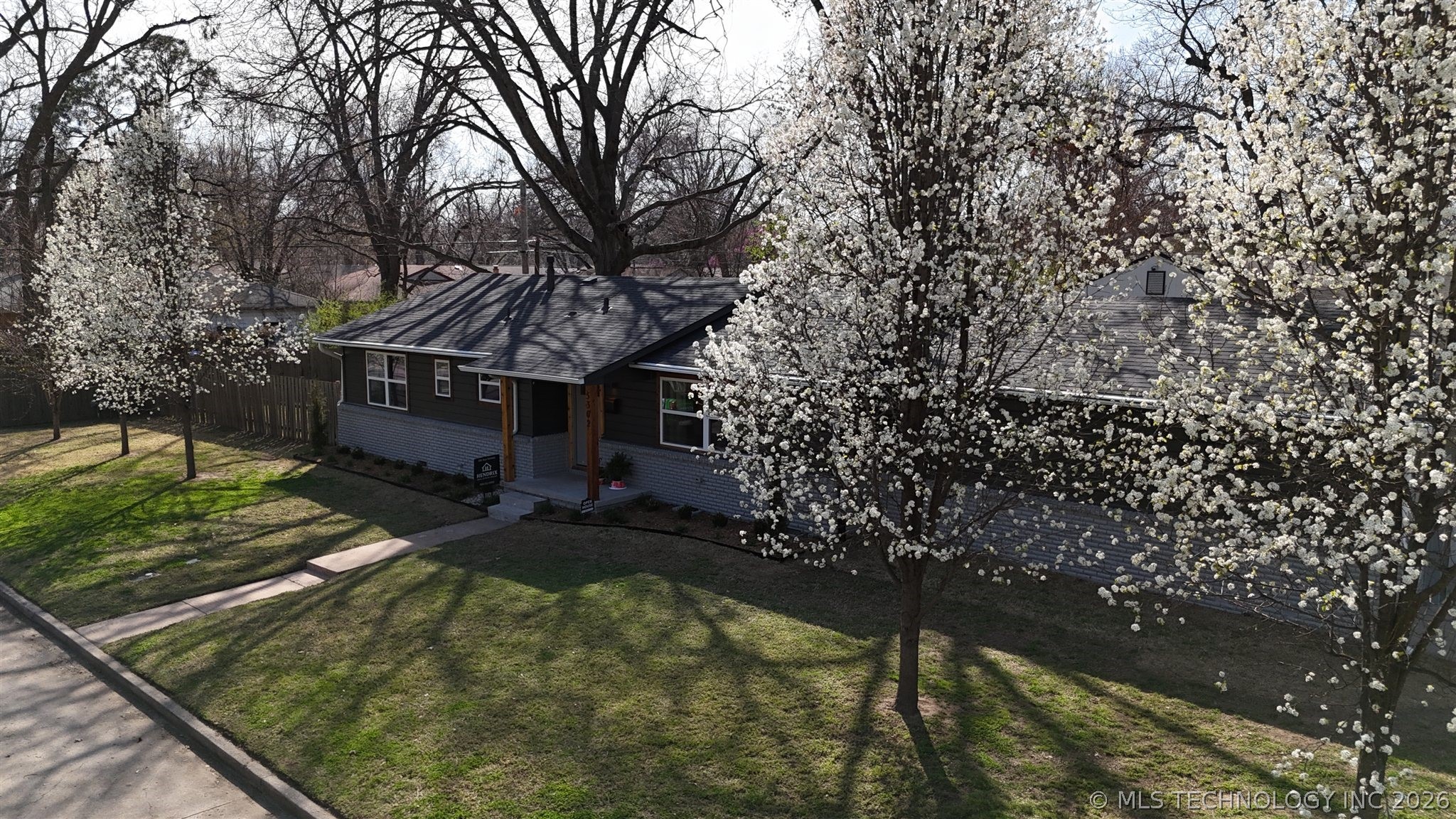 5302 S Saint Louis Avenue Property Photo 4