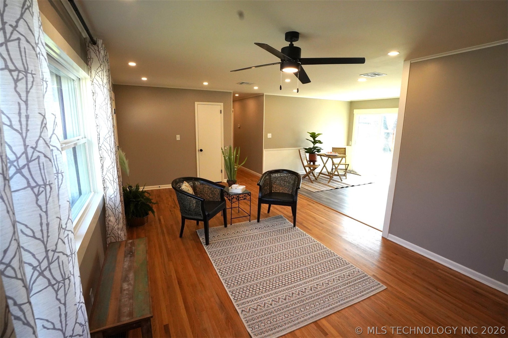 5302 S Saint Louis Avenue Property Photo 12