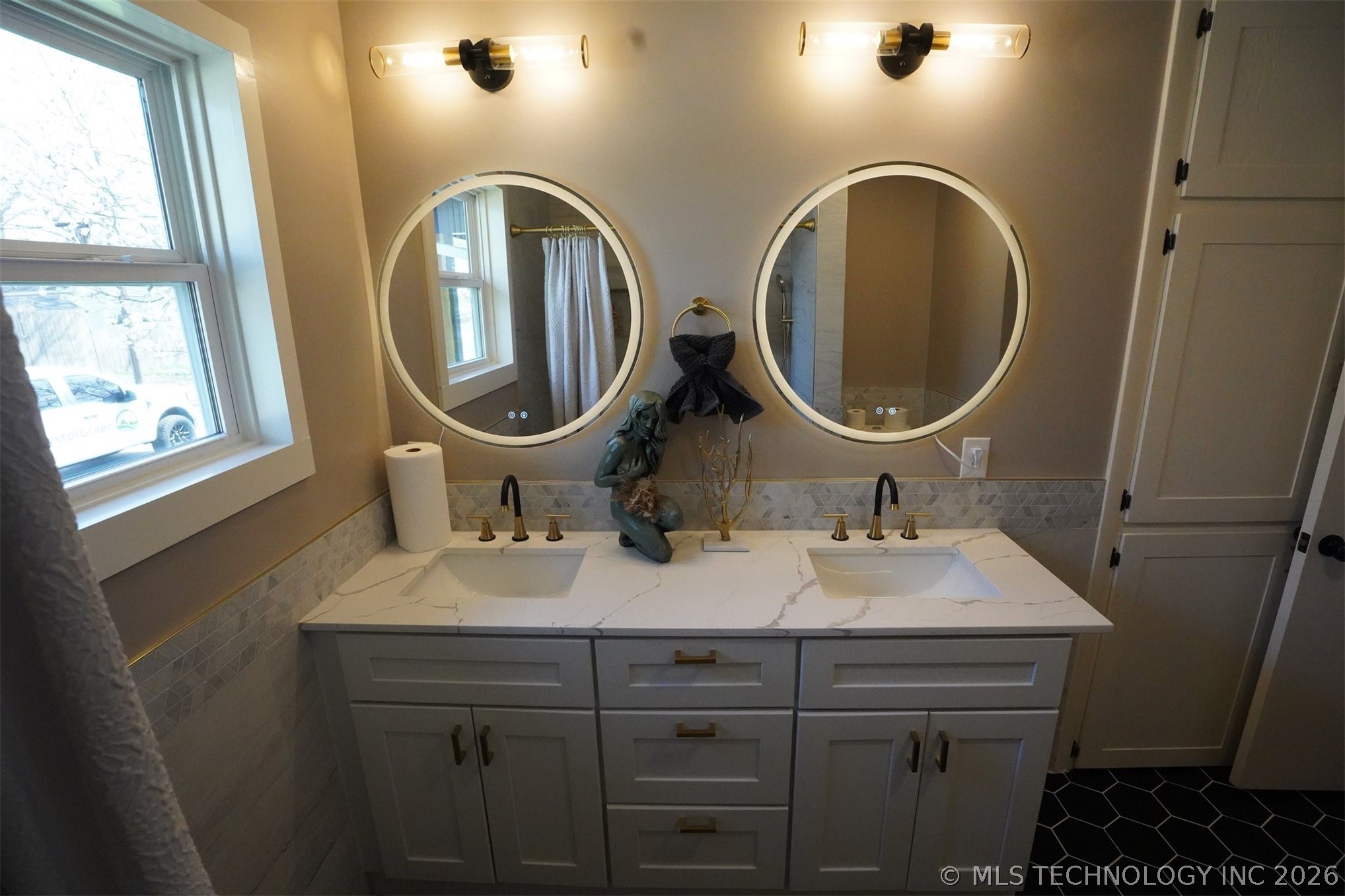 5302 S Saint Louis Avenue Property Photo 24