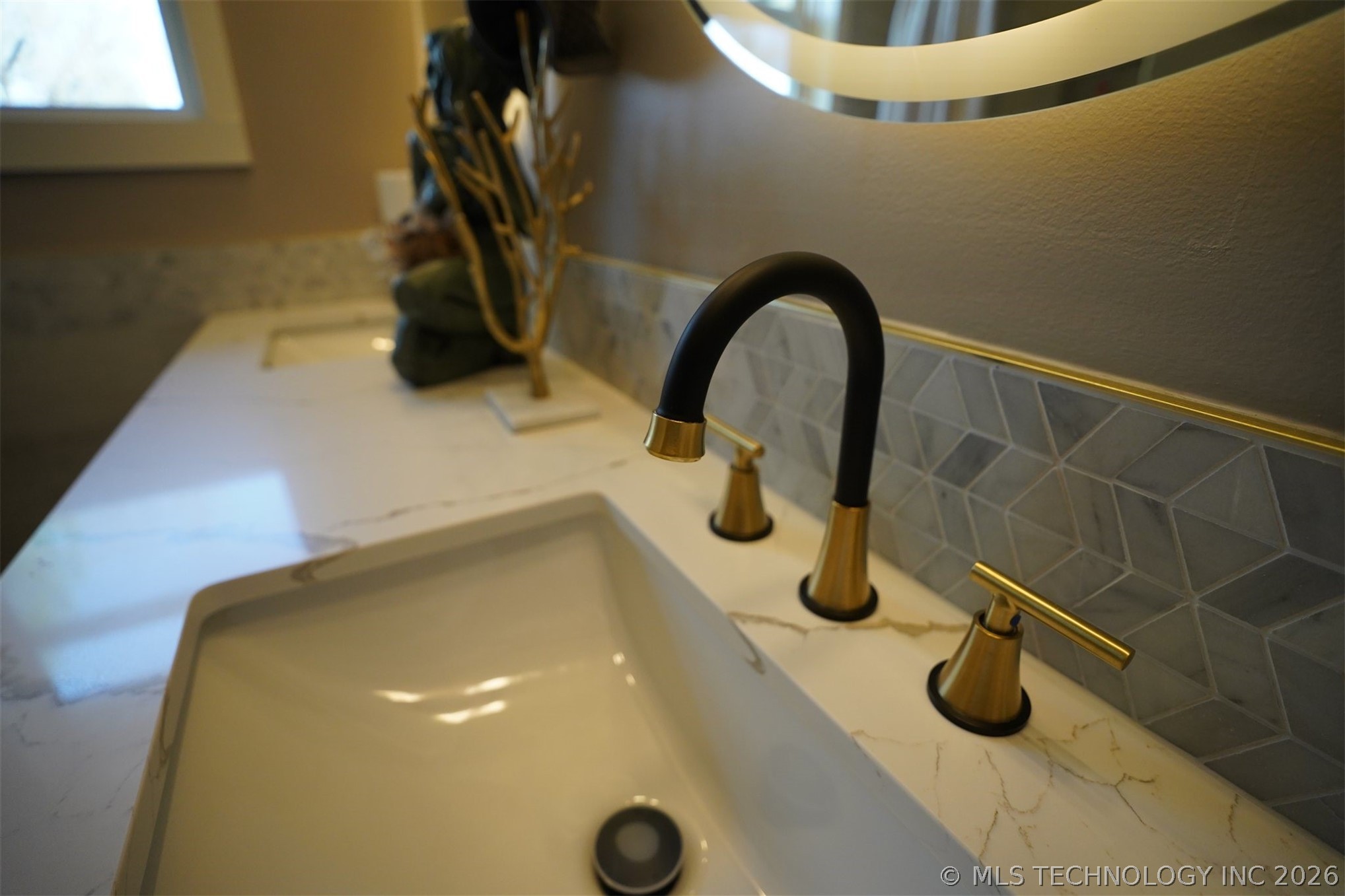 5302 S Saint Louis Avenue Property Photo 25