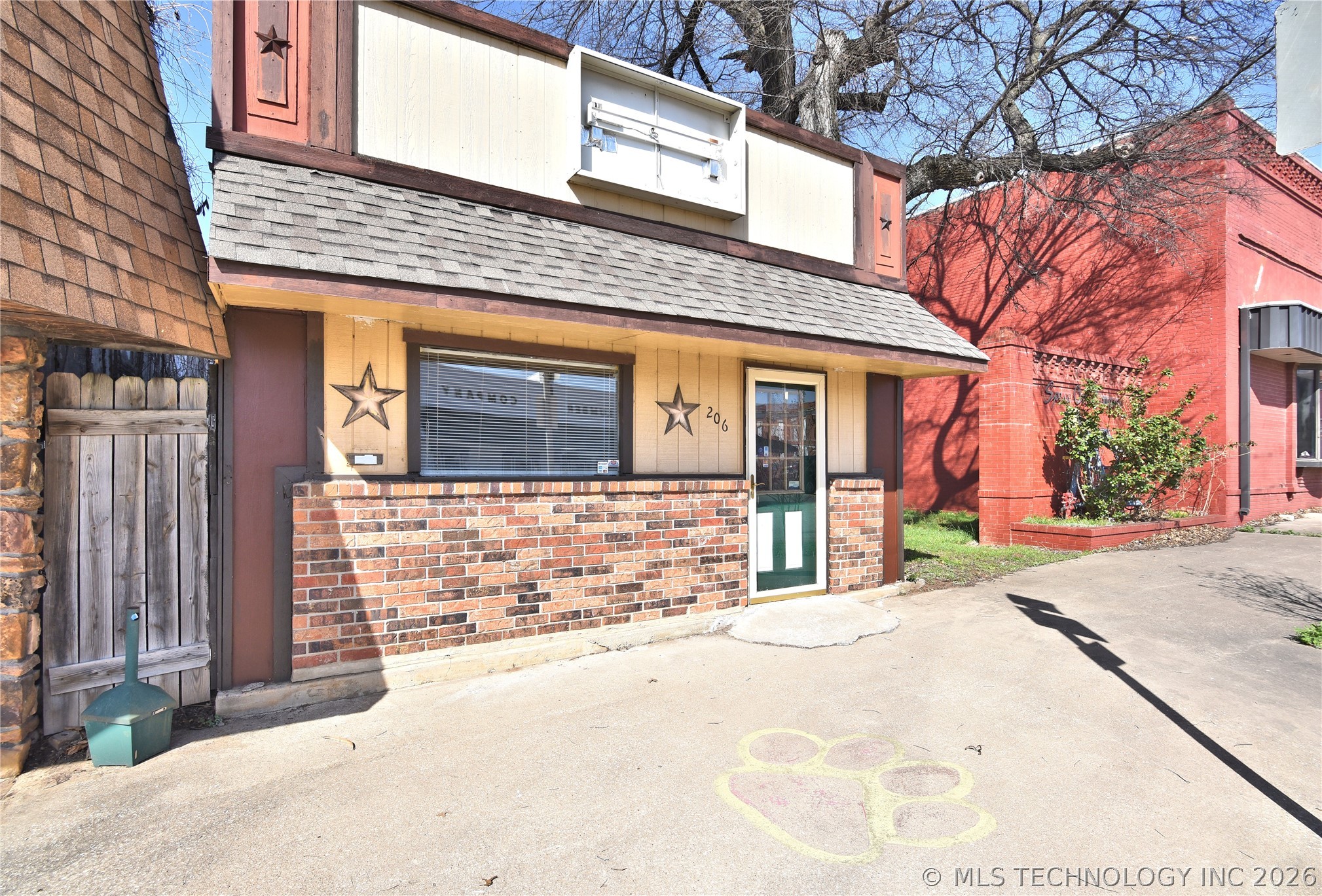 206 S Broadway Street Property Photo 1