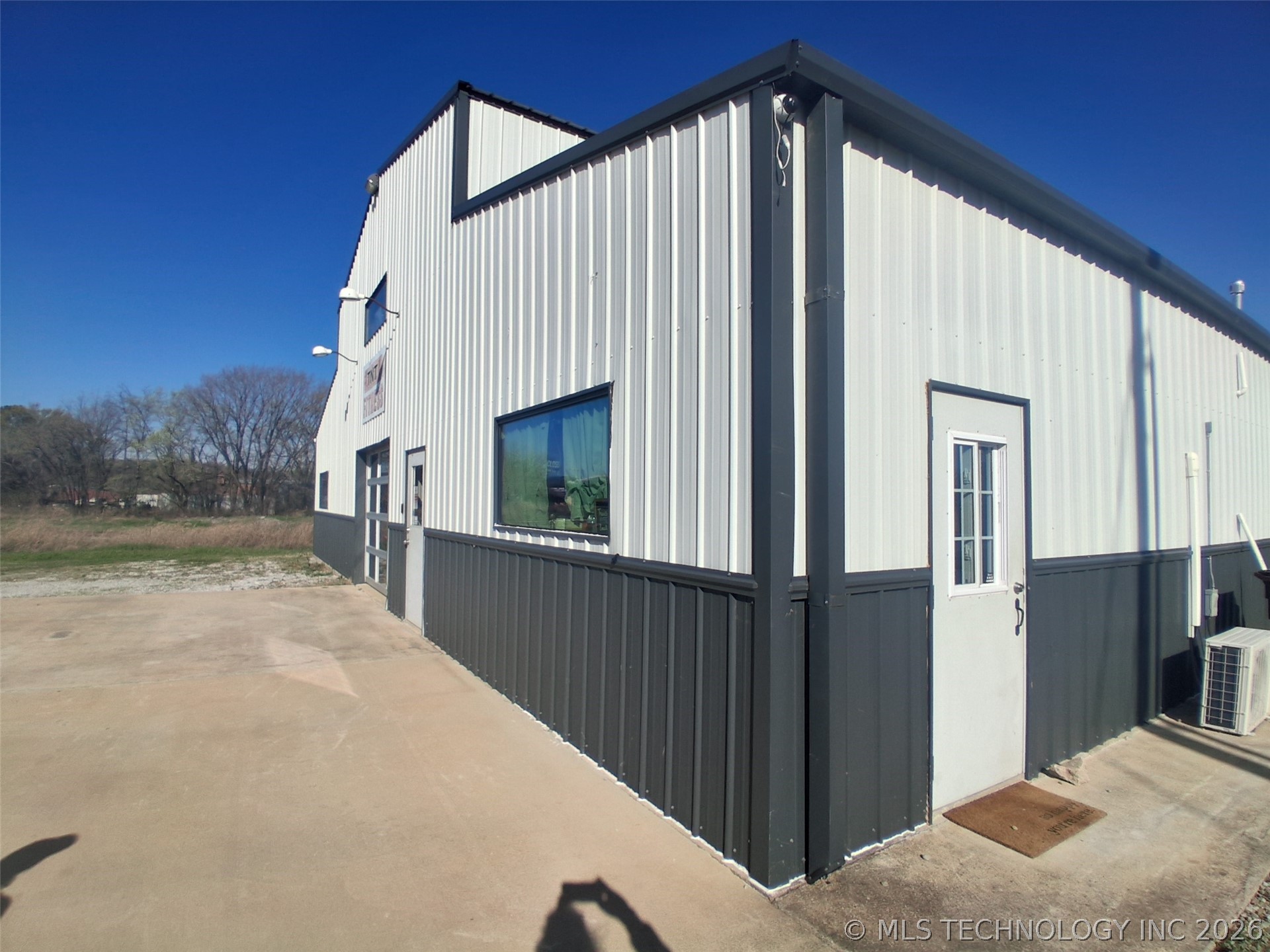 513 N B Property Photo 1