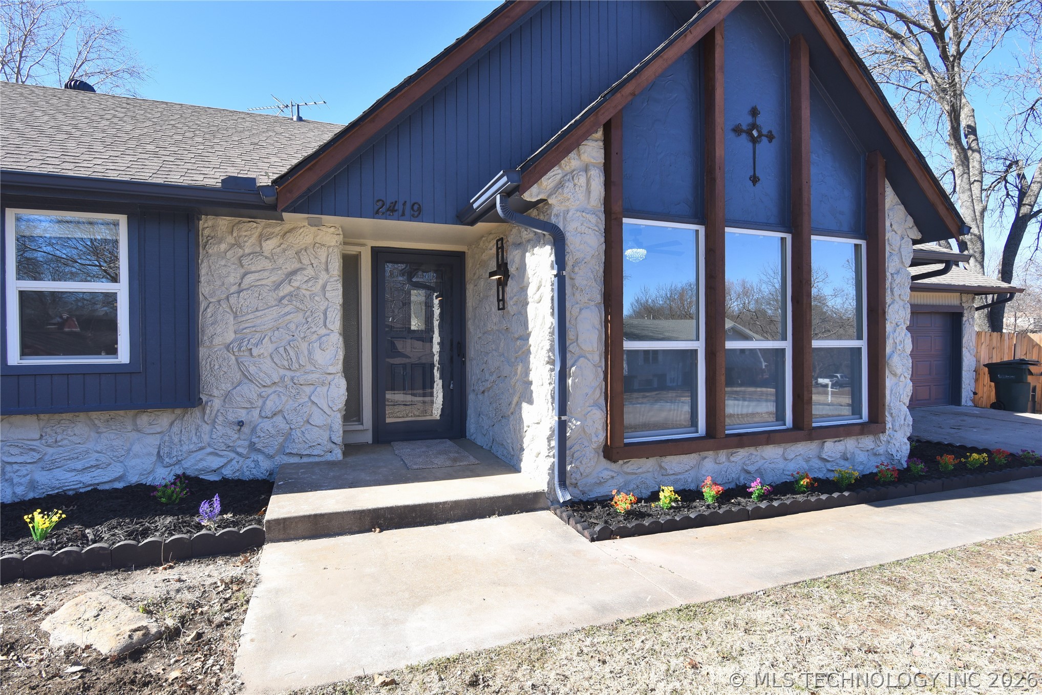 2419 Driftwood Drive Property Photo 1