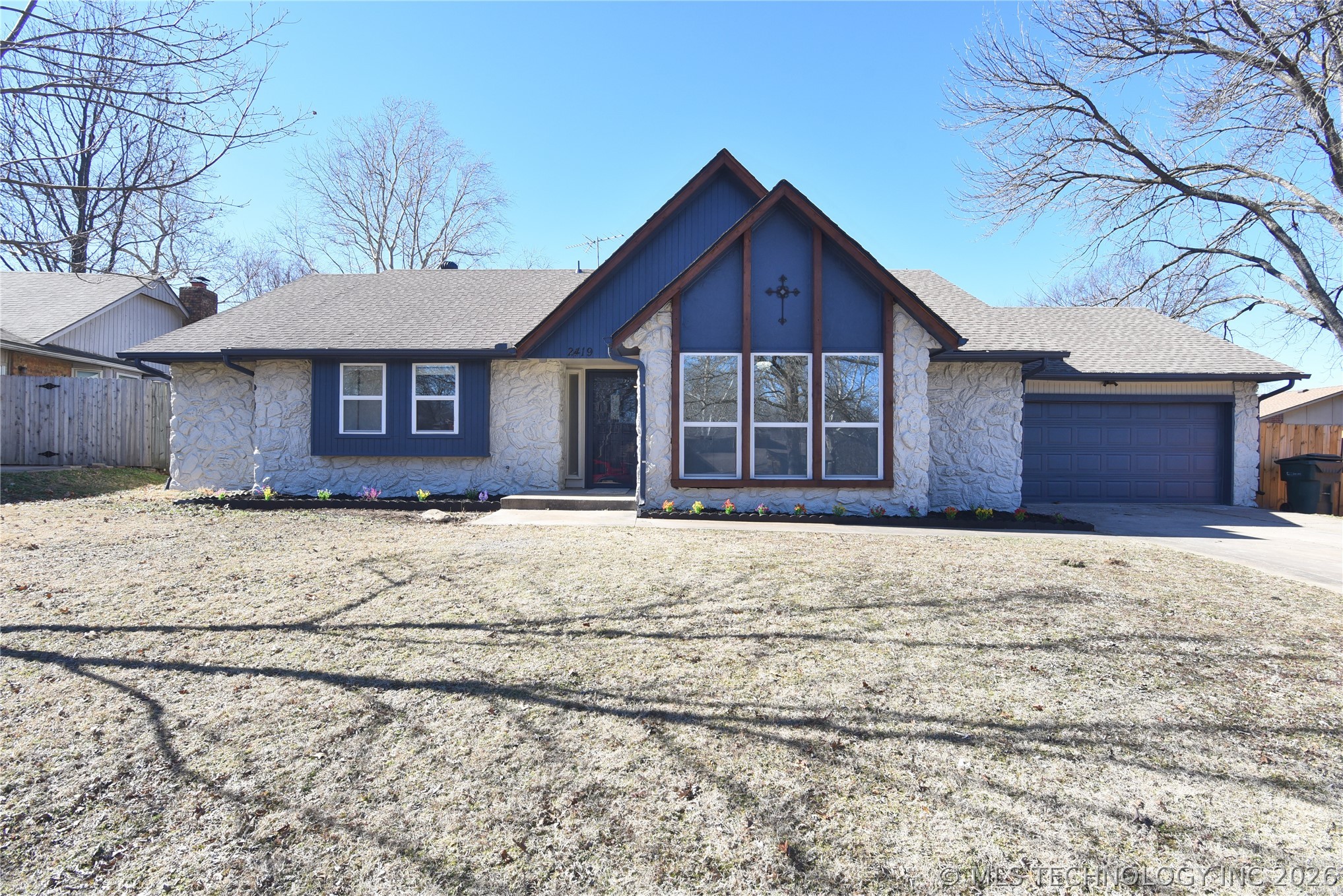 2419 Driftwood Drive Property Photo 2