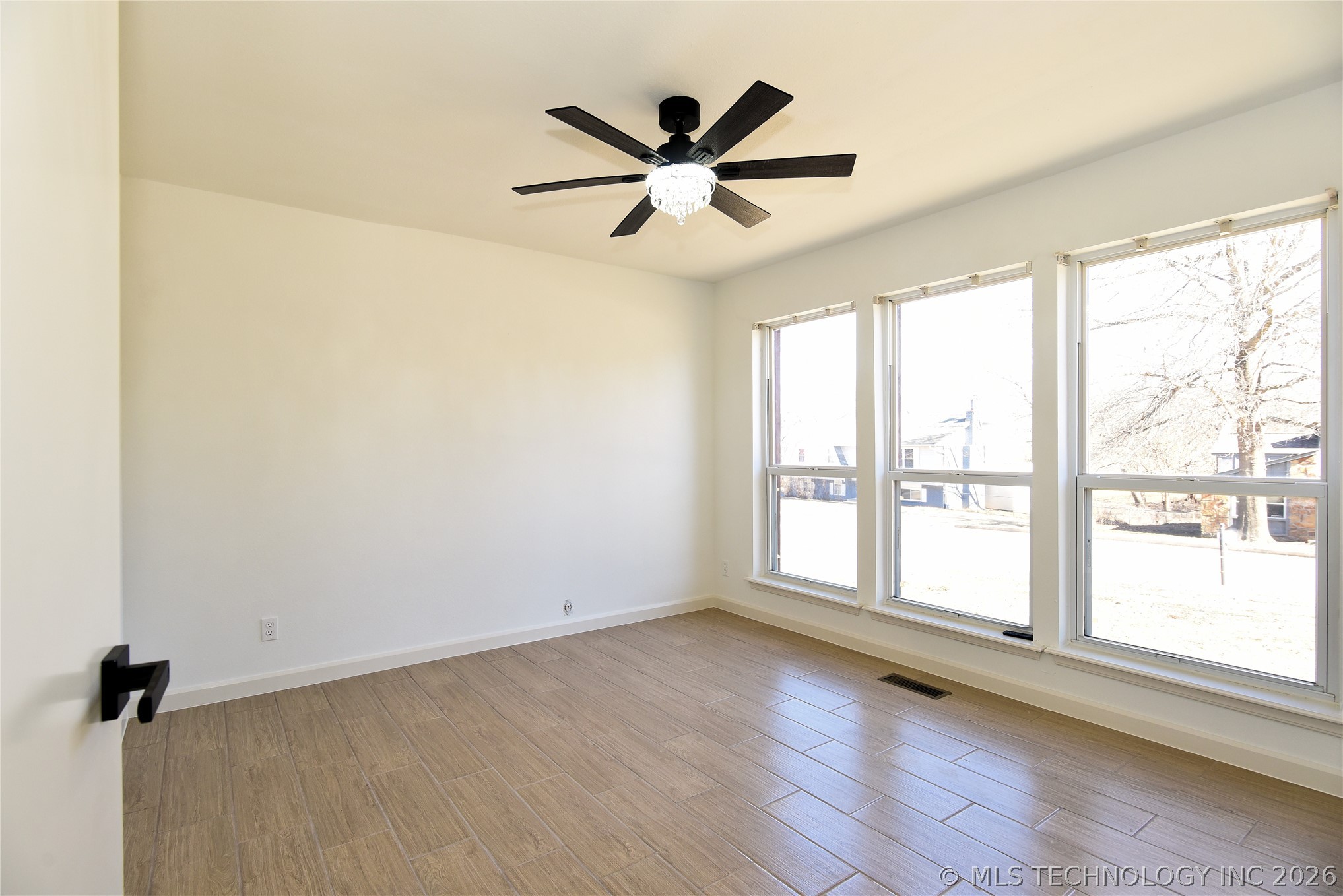 2419 Driftwood Drive Property Photo 4
