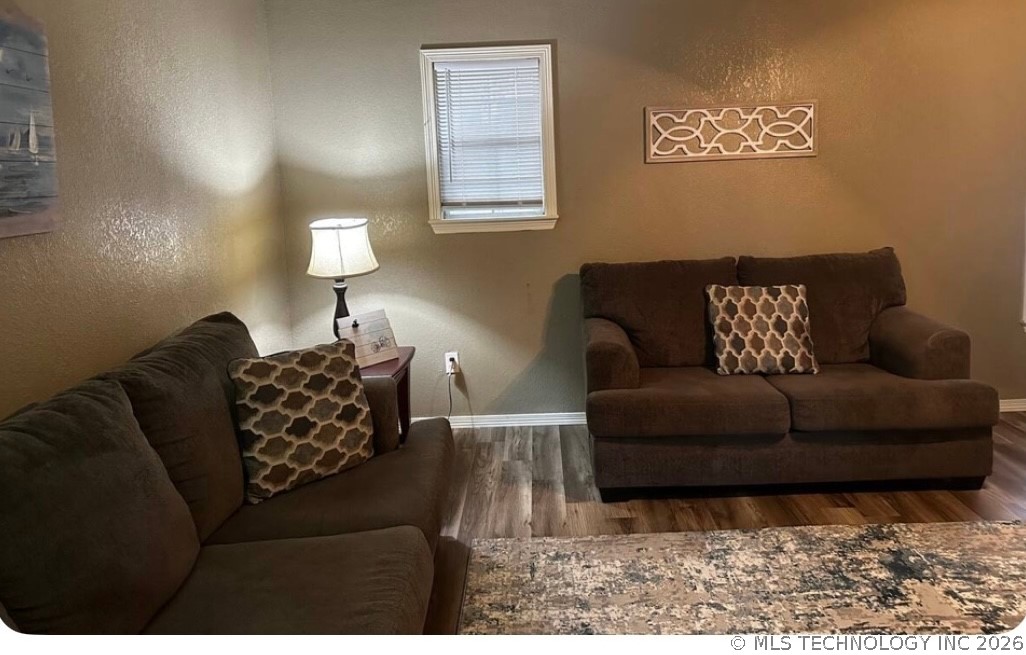 817 W Cedar Property Photo 5