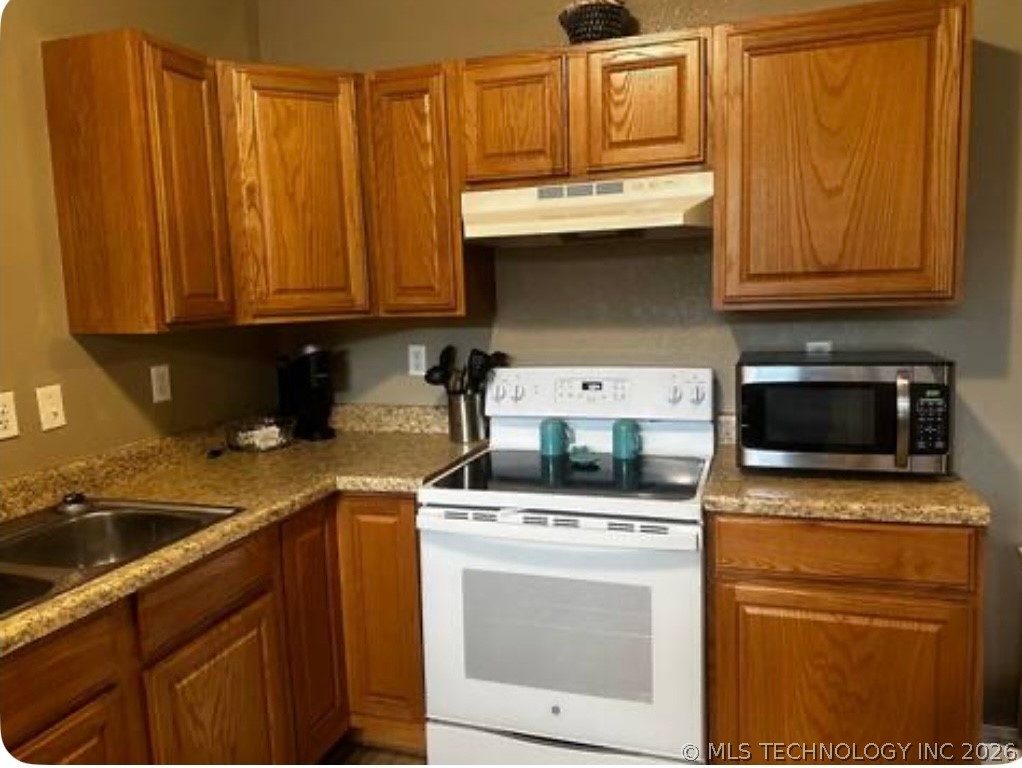 817 W Cedar Property Photo 15