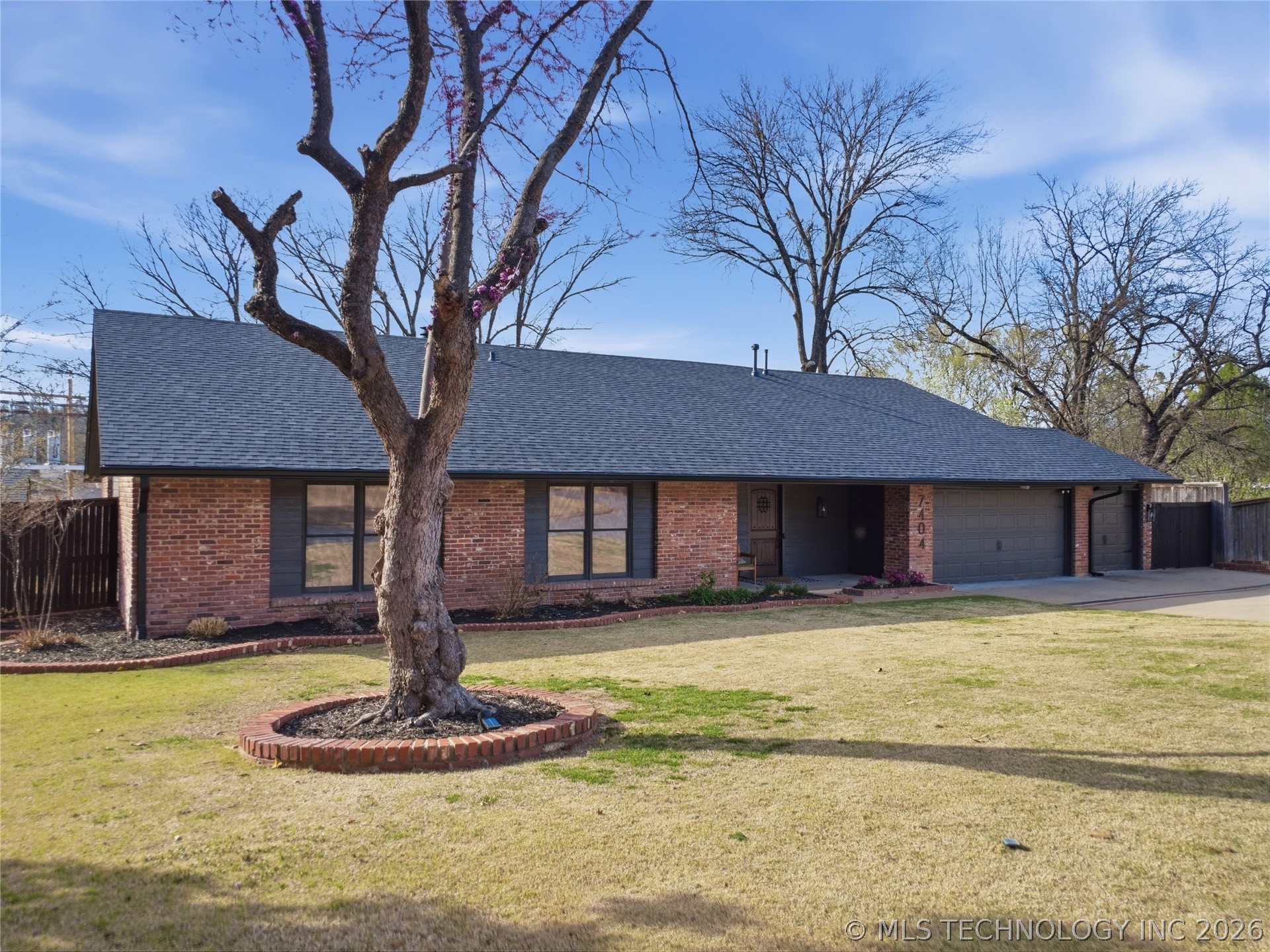 7404 S Indianapolis Avenue Property Photo 3