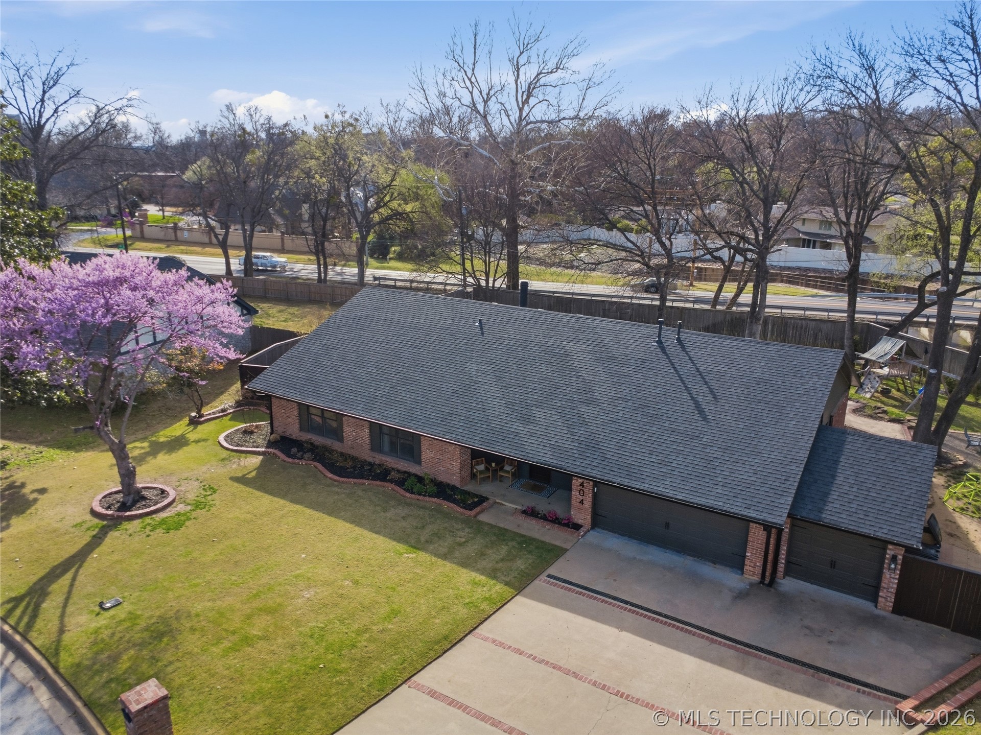 7404 S Indianapolis Avenue Property Photo 4
