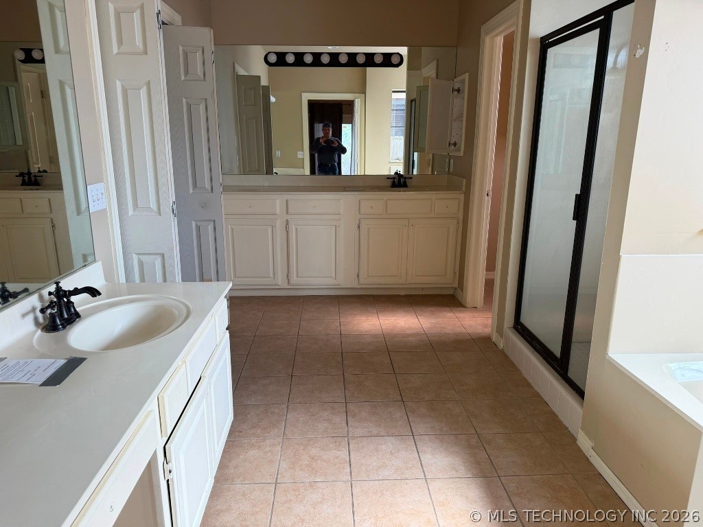8920 S College Place Property Photo 17