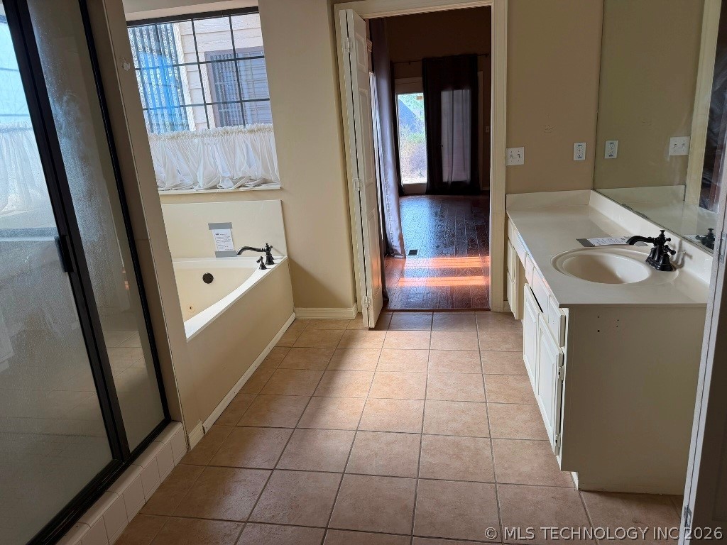 8920 S College Place Property Photo 18