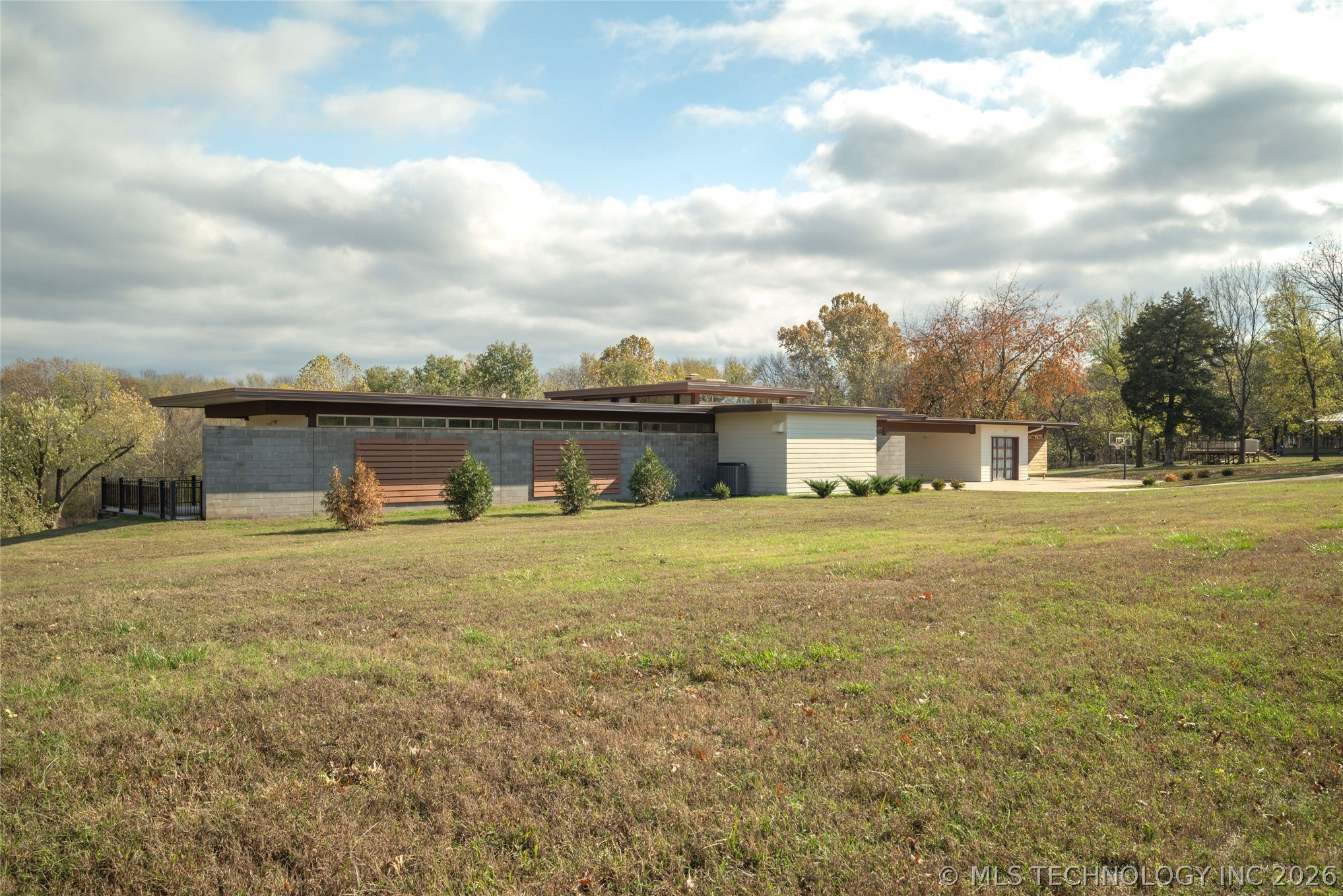 27400 S 614 Road Property Photo 1