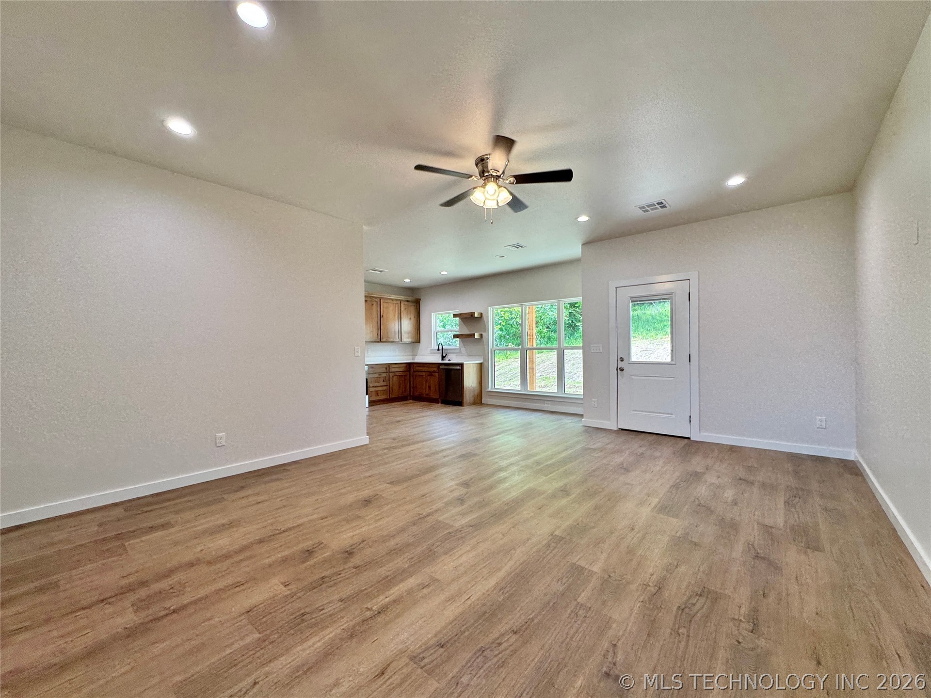 824 E Harlan Drive Property Photo 4