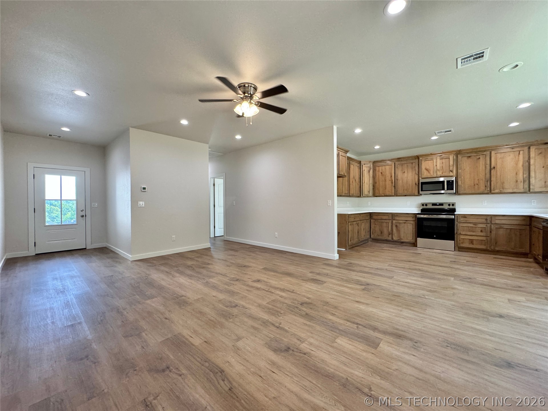 824 E Harlan Drive Property Photo 5