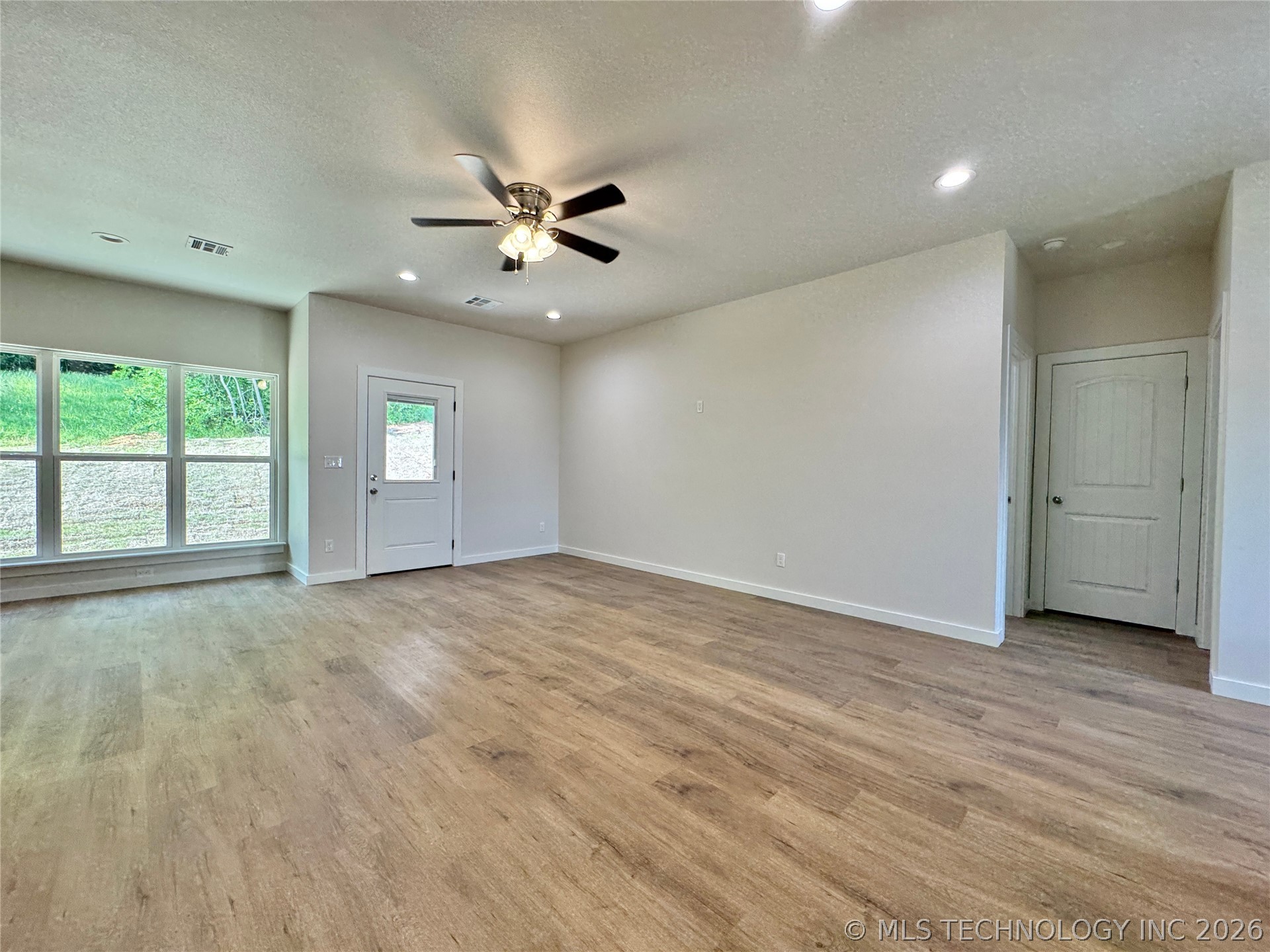 824 E Harlan Drive Property Photo 6