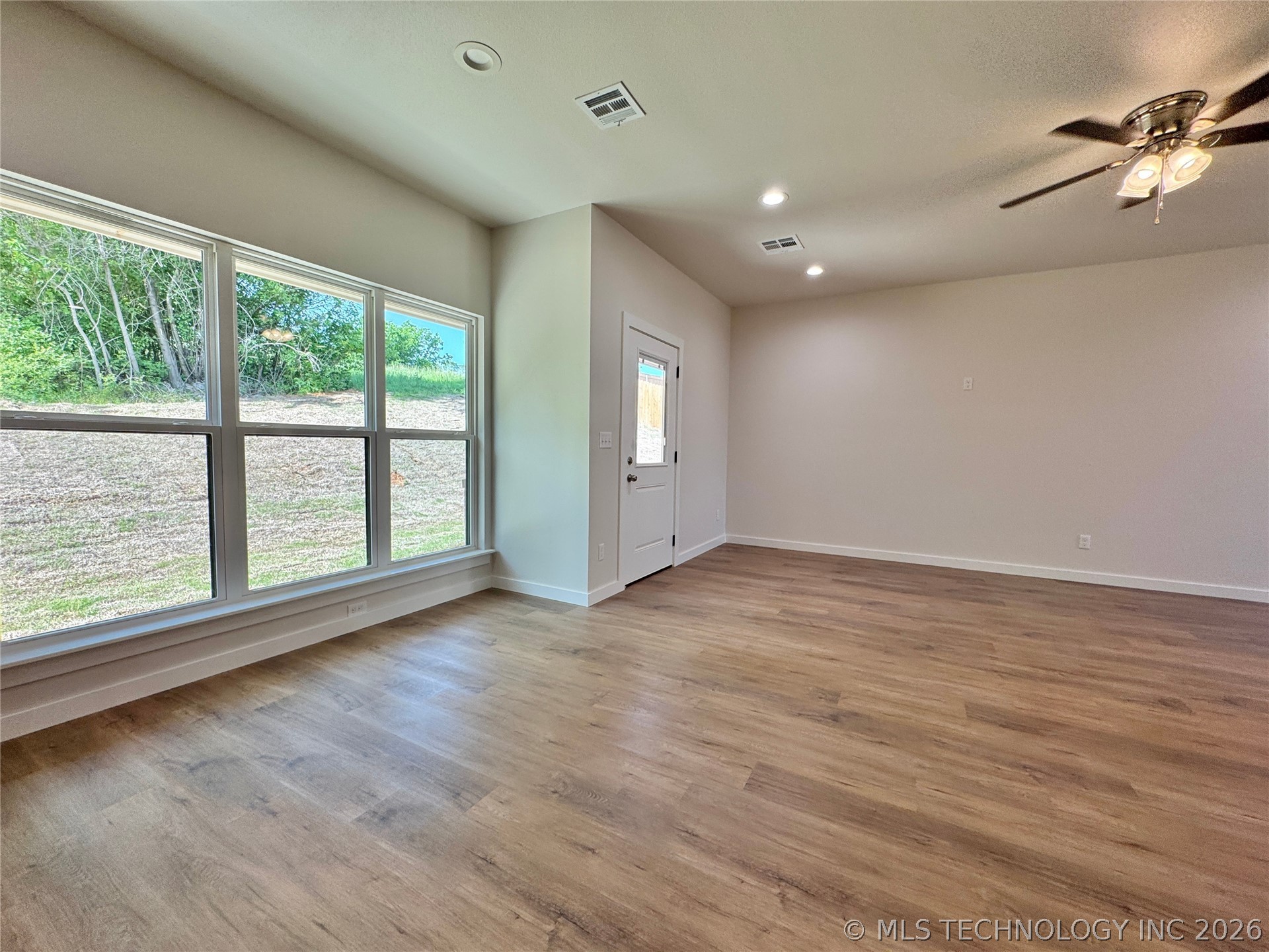 824 E Harlan Drive Property Photo 8