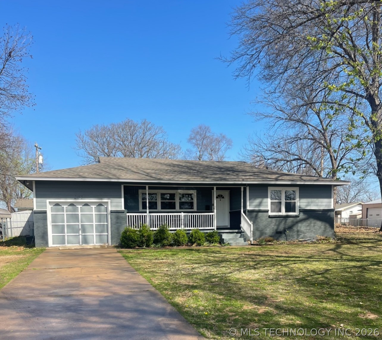 205 W Kaw Avenue Property Photo 1