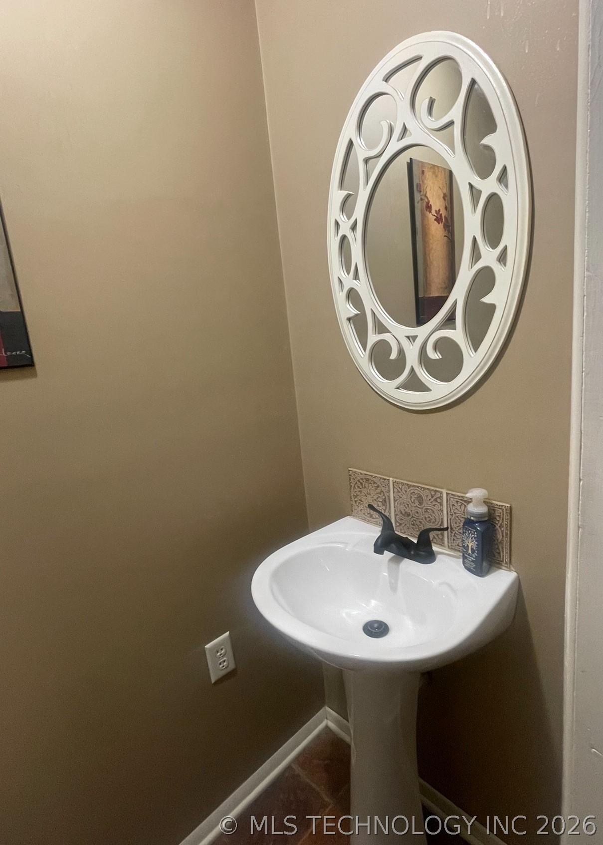 205 W Kaw Avenue Property Photo 3