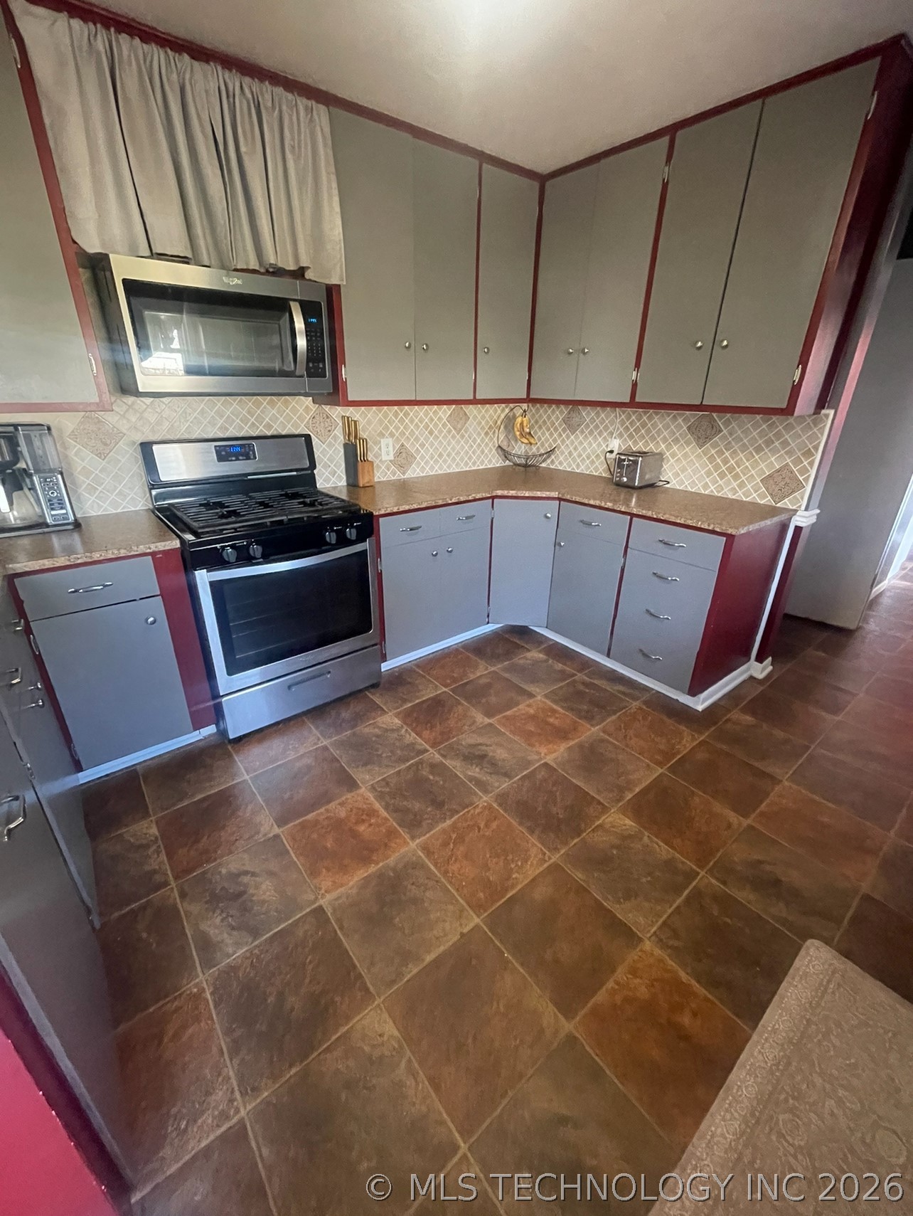 205 W Kaw Avenue Property Photo 5