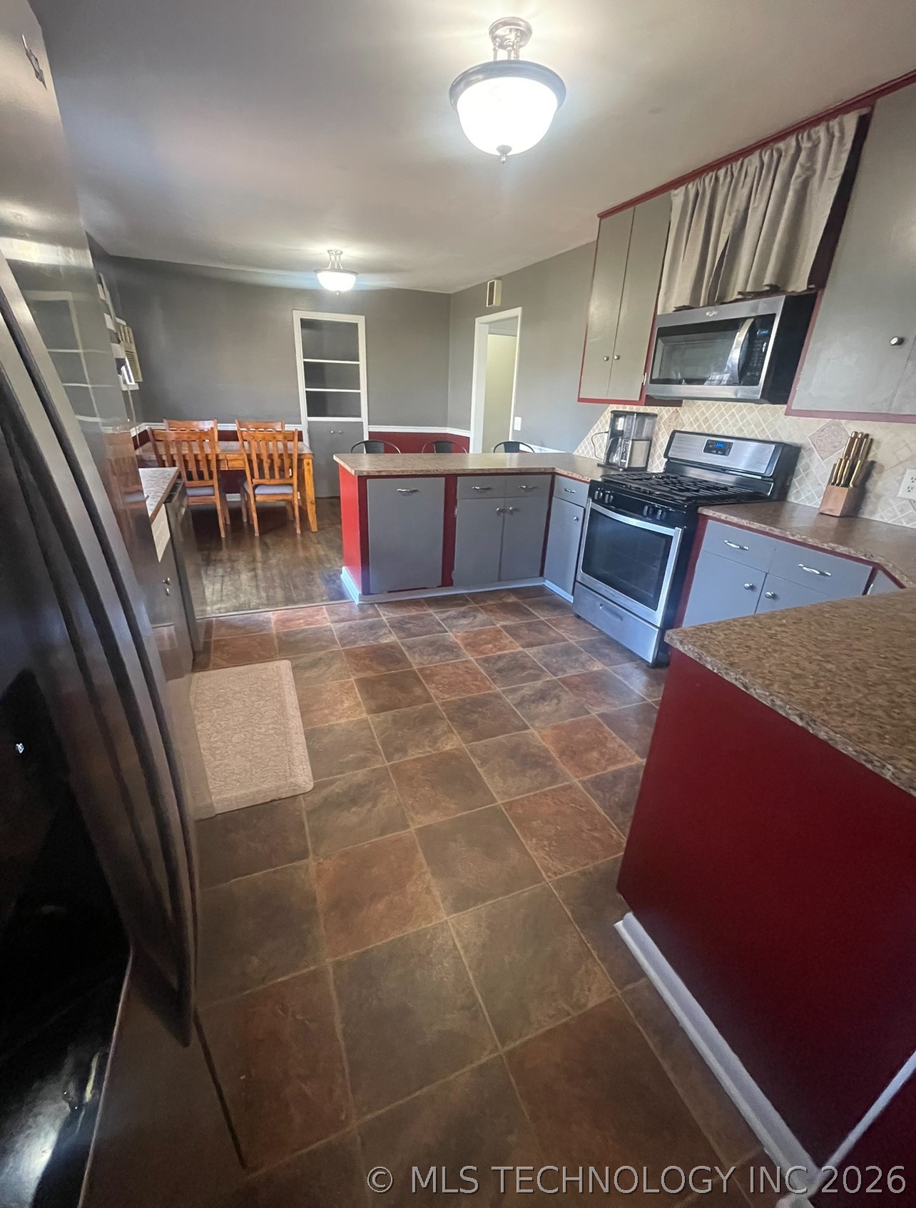 205 W Kaw Avenue Property Photo 6