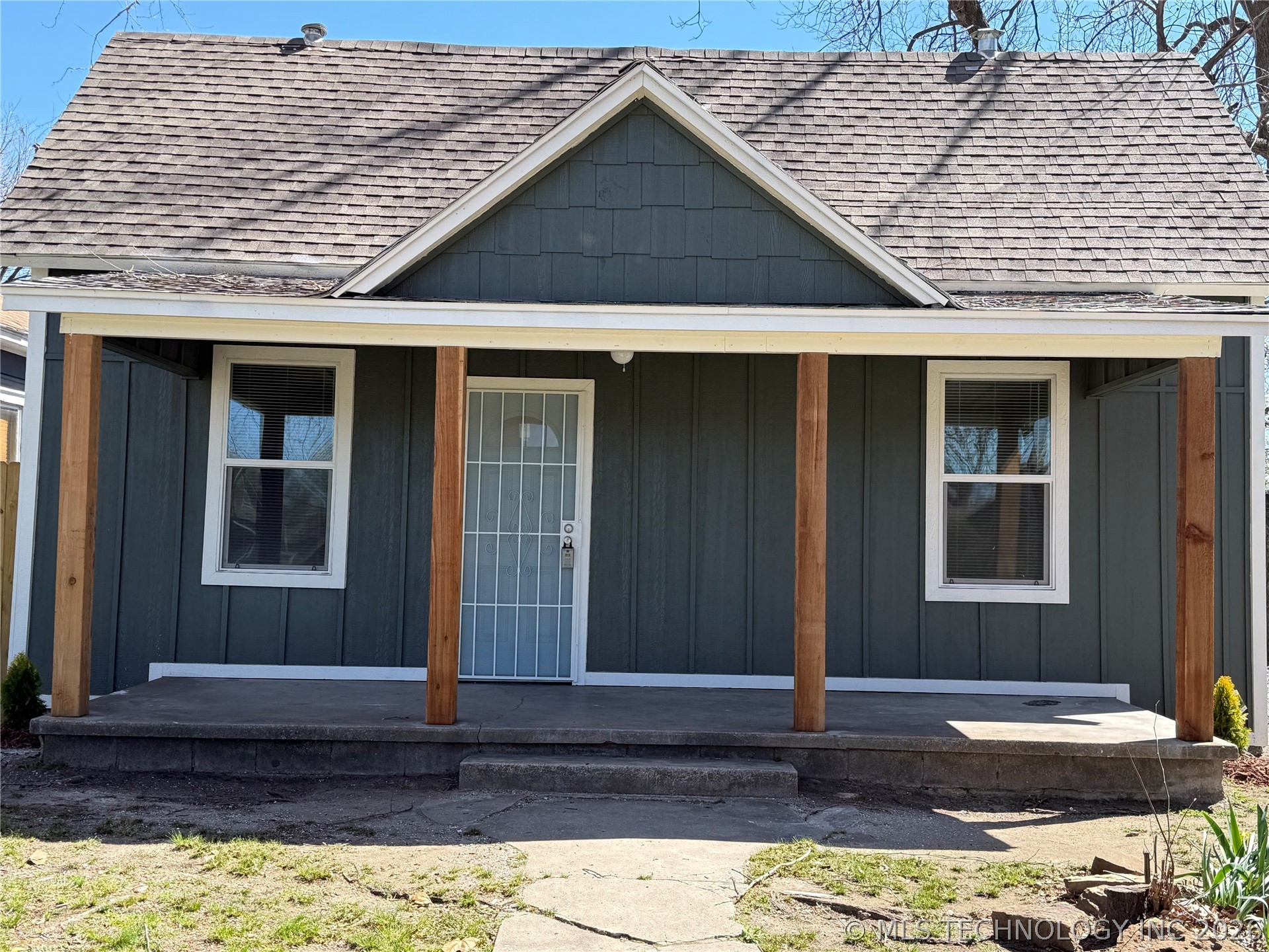 1012 N H Property Photo 1