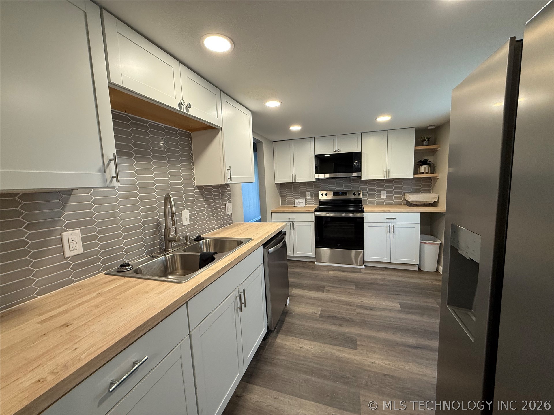 1012 N H Property Photo 4
