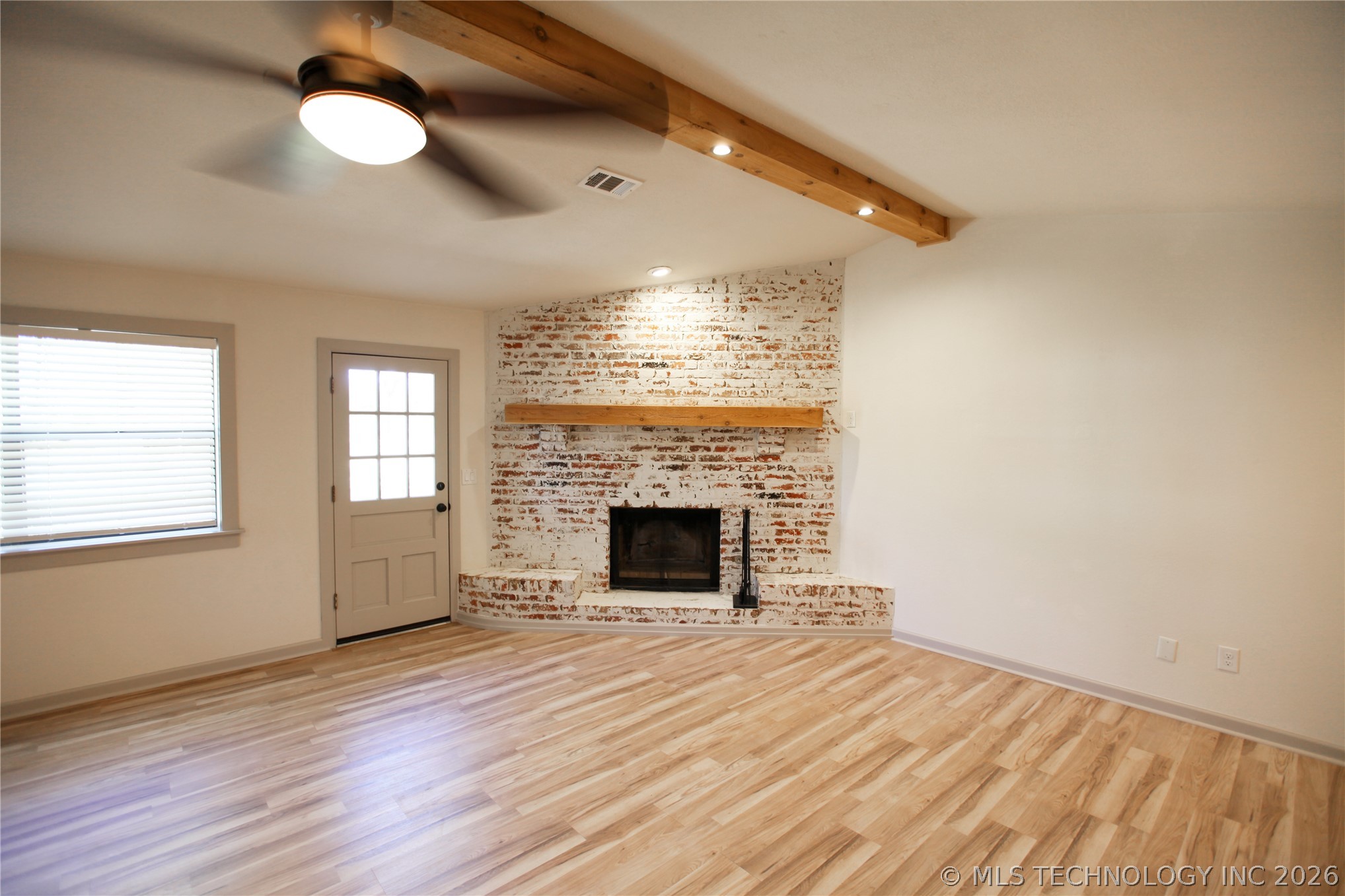 104 W Boston Street Property Photo 6