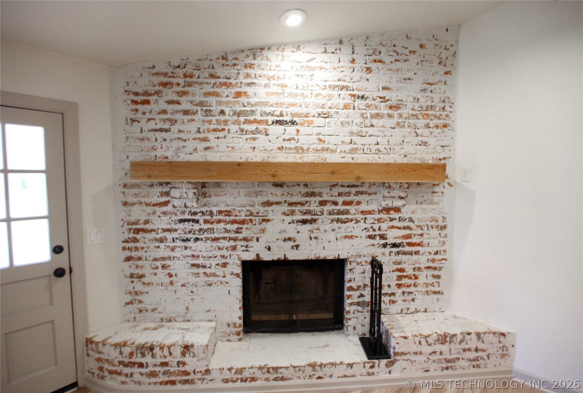 104 W Boston Street Property Photo 7