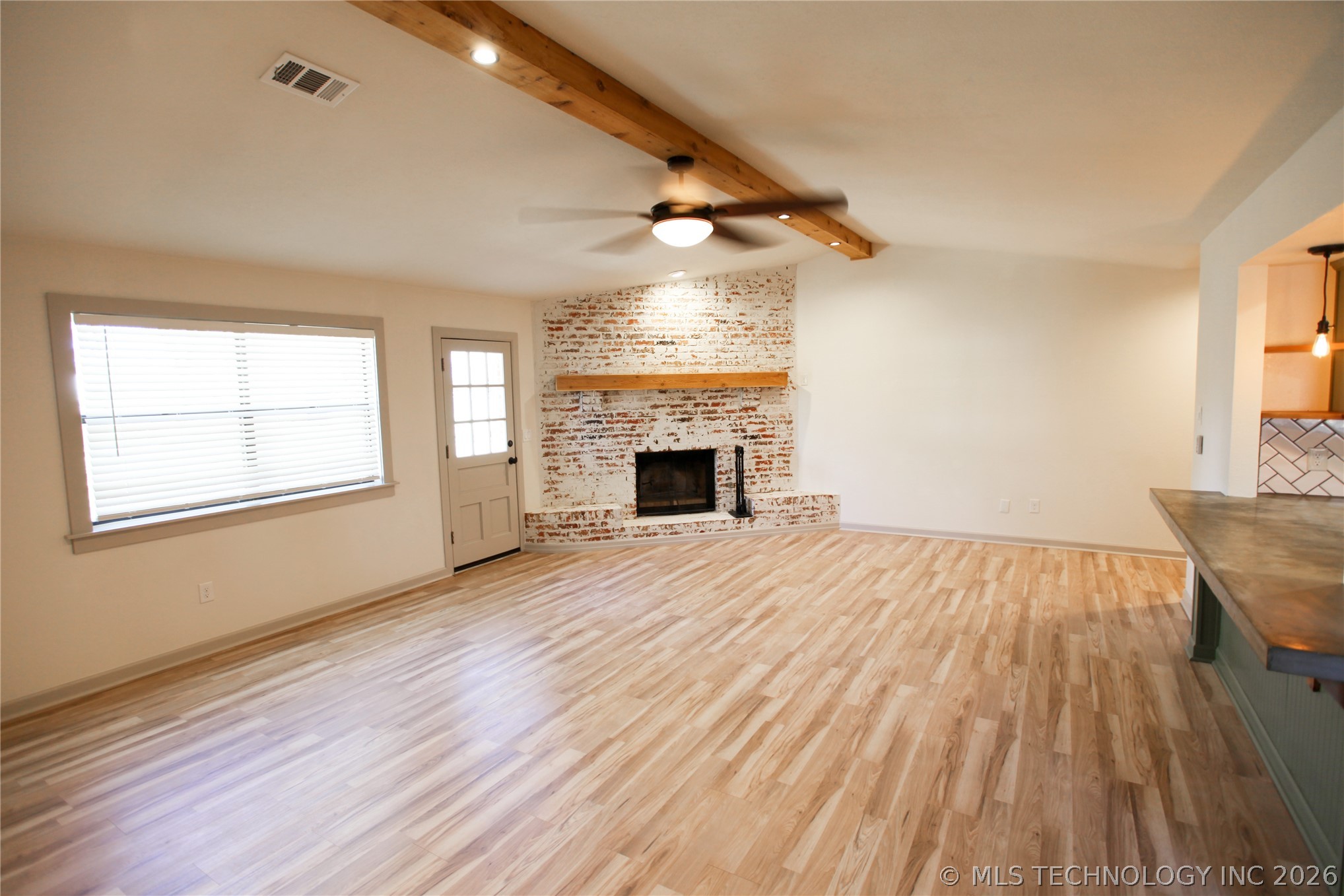 104 W Boston Street Property Photo 8