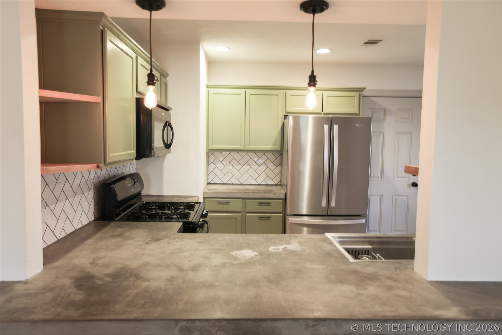 104 W Boston Street Property Photo 14