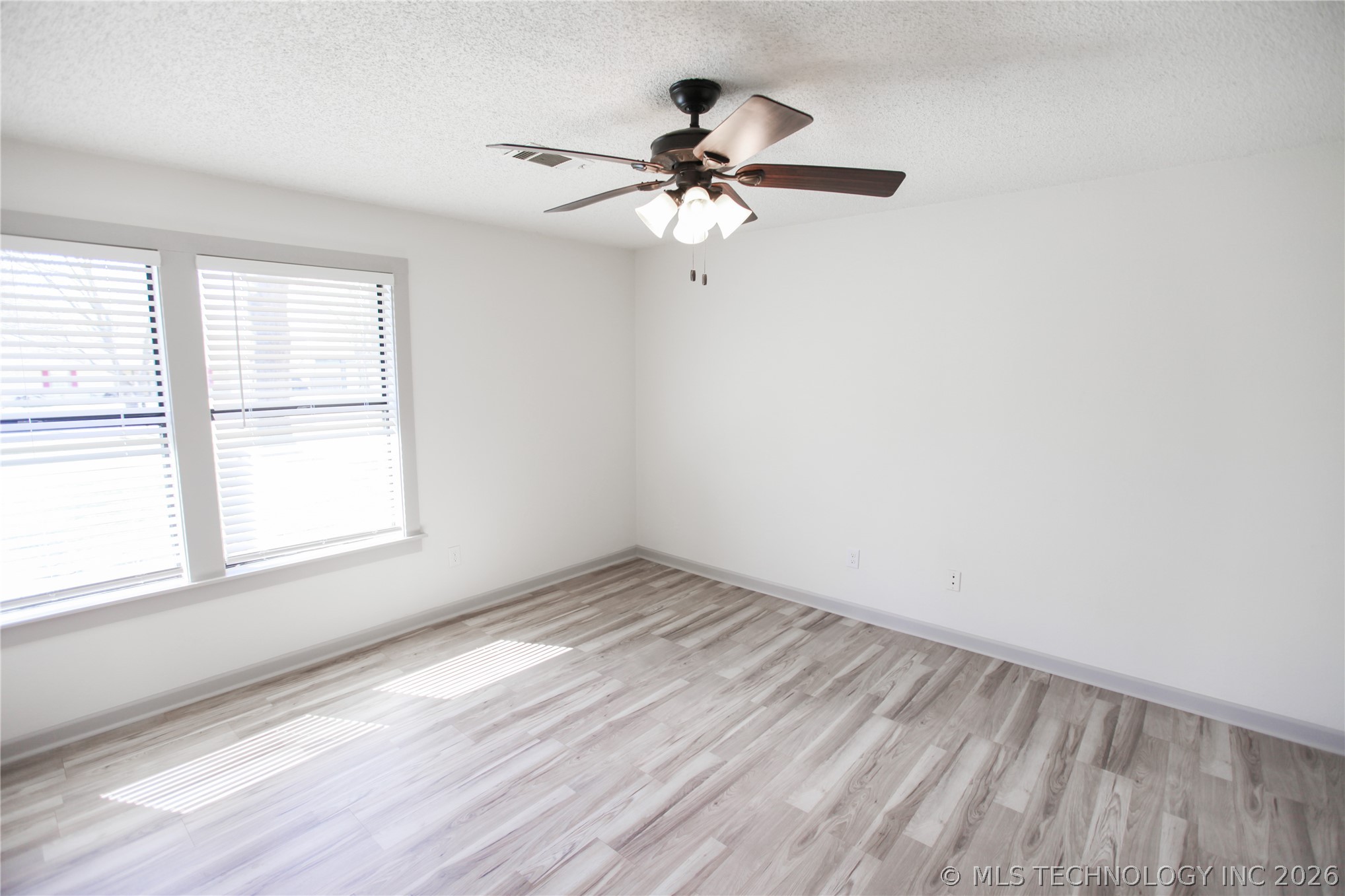 104 W Boston Street Property Photo 17