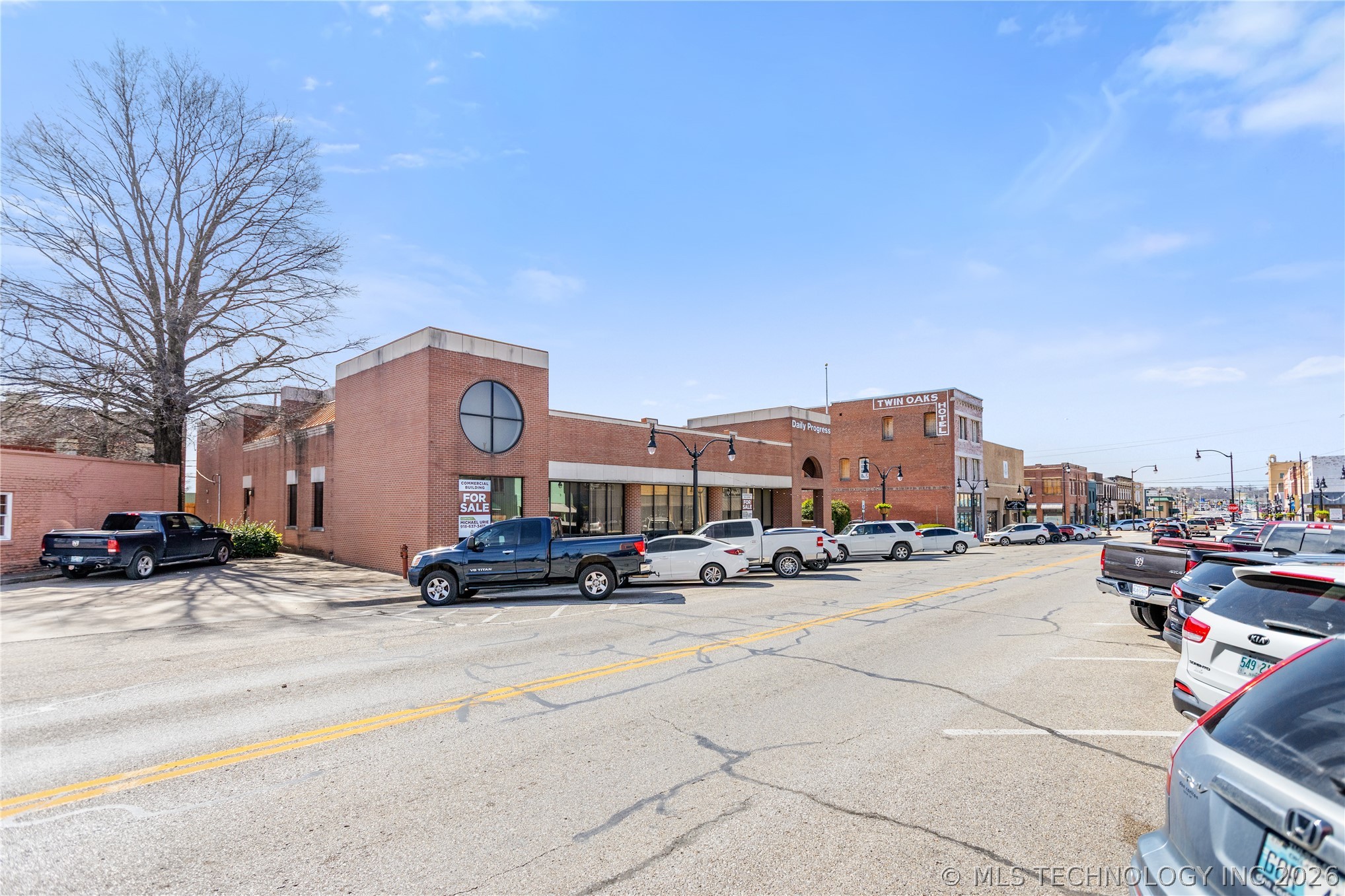 315 W Will Rogers Boulevard Property Photo 2
